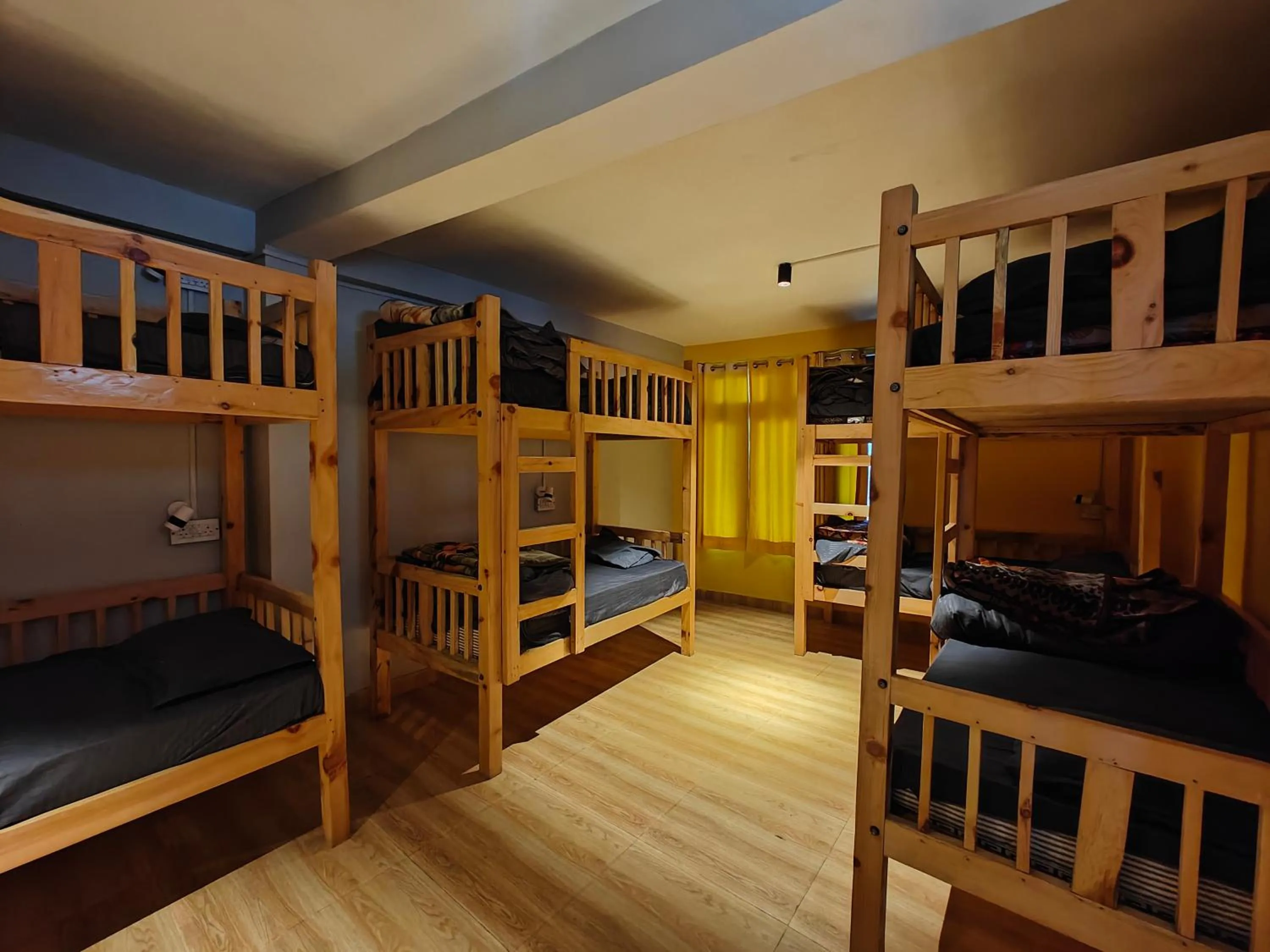 Whoopers Hostel Tosh