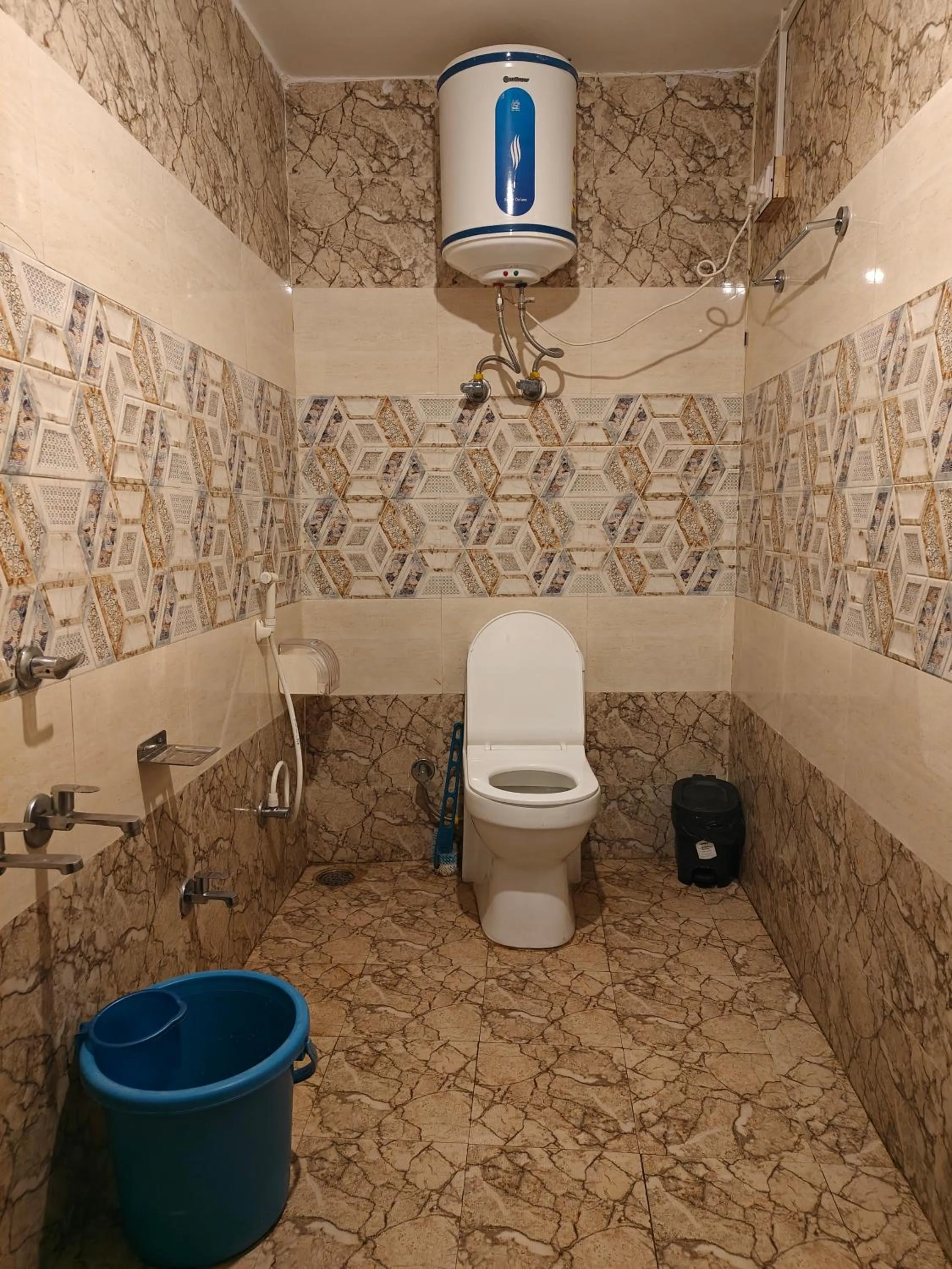 Whoopers Hostel Tosh