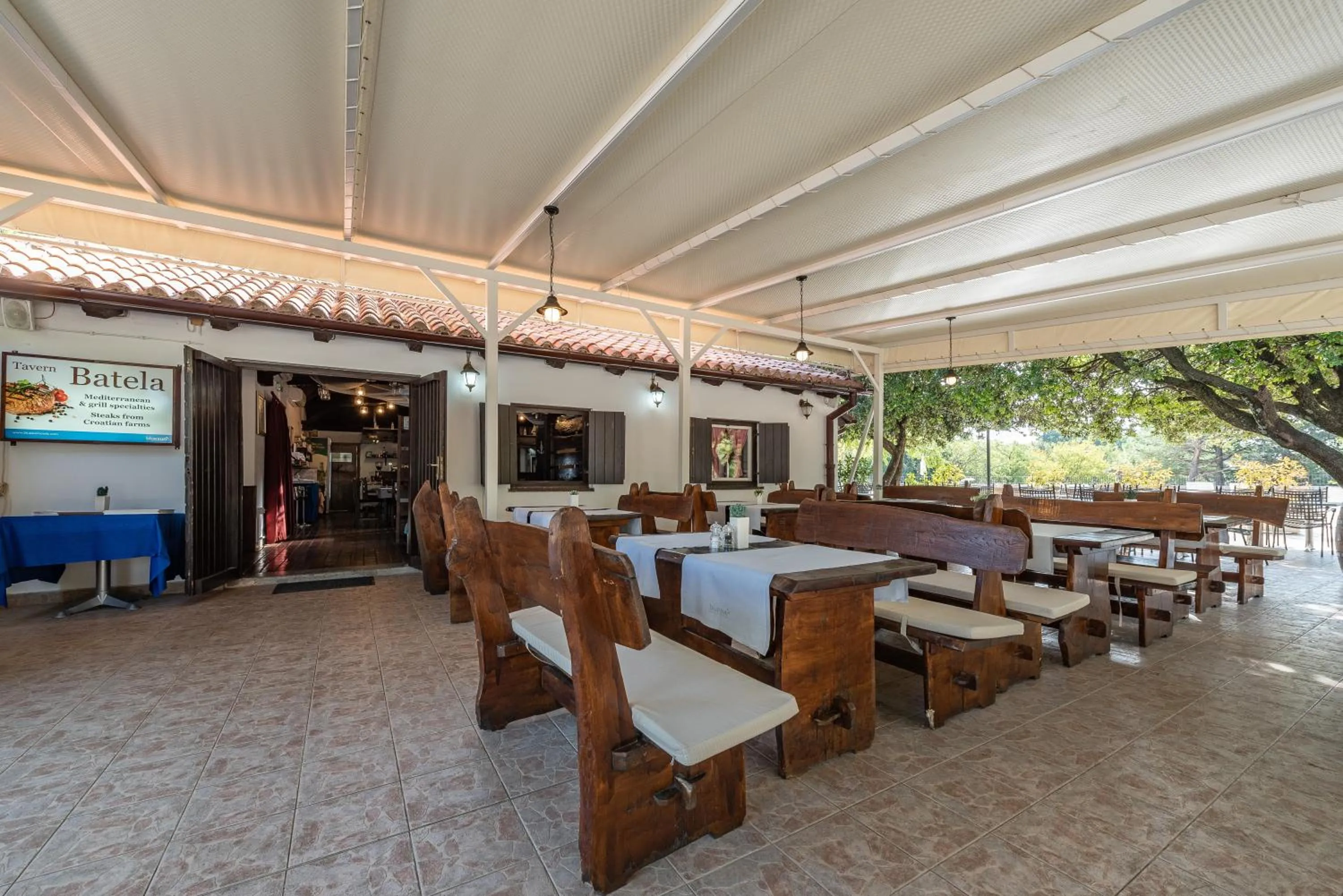 Restaurant/places to eat in Bluesun Holiday Village Alan