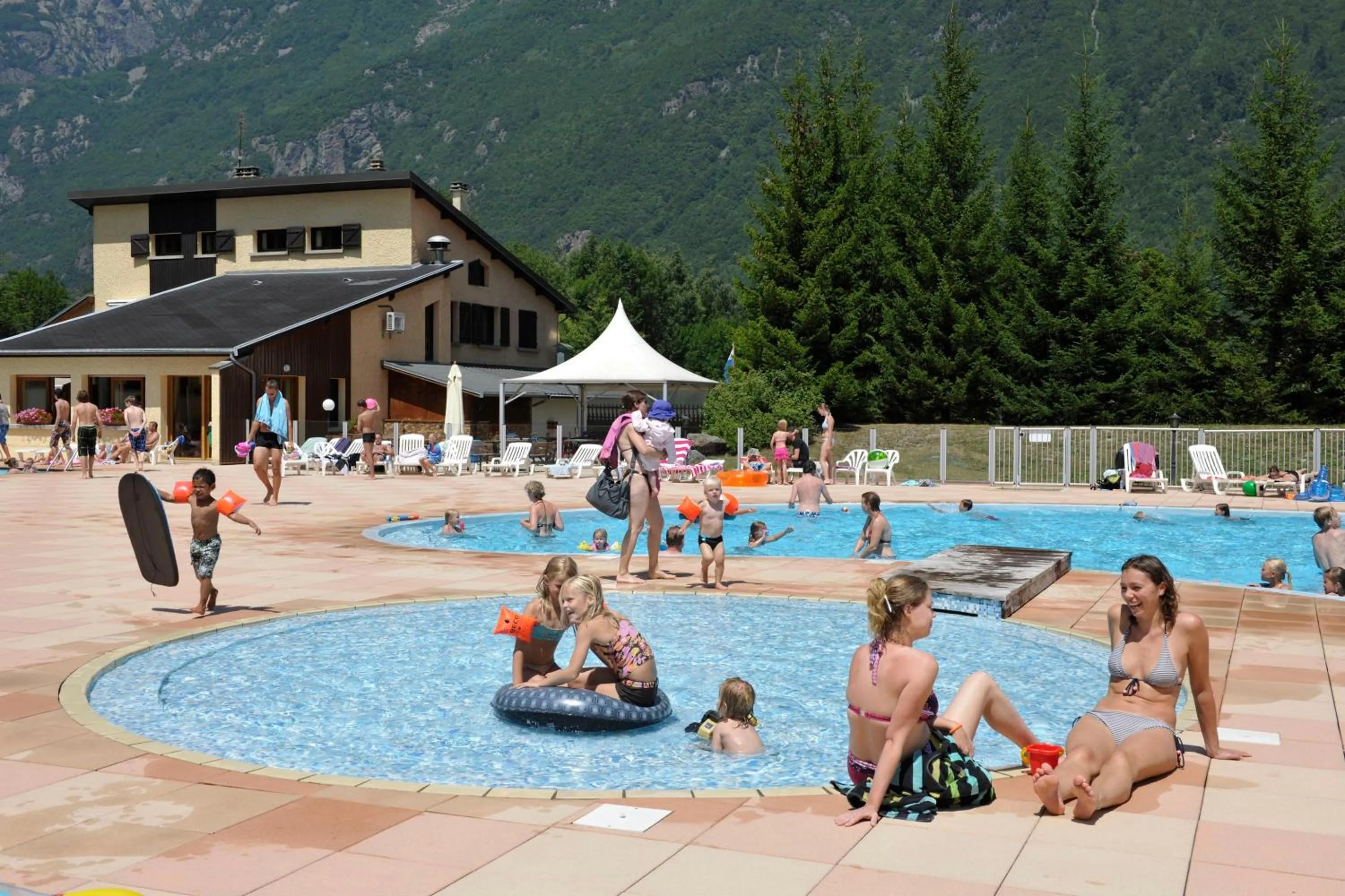 Swimming pool in Camping RCN Belledonne