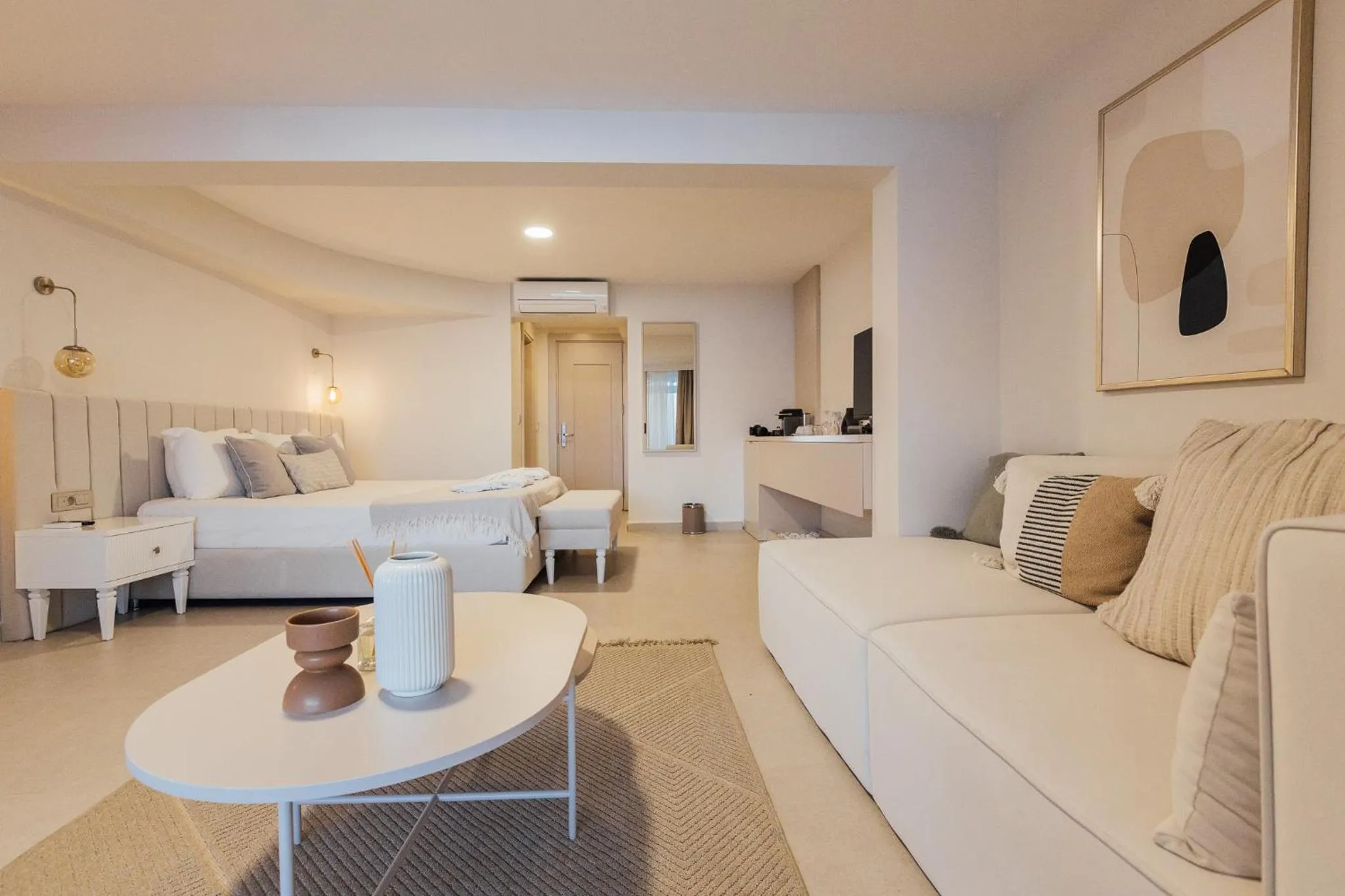 Photo of the whole room in La Kumsal Hotel