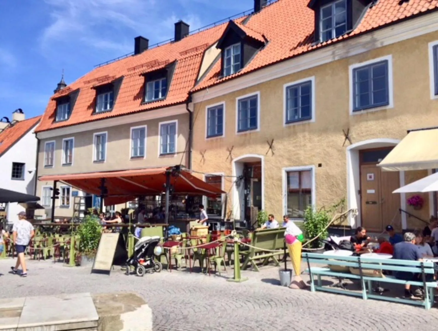 Facade/entrance in Stora Torget - Visby Lägenhetshotell