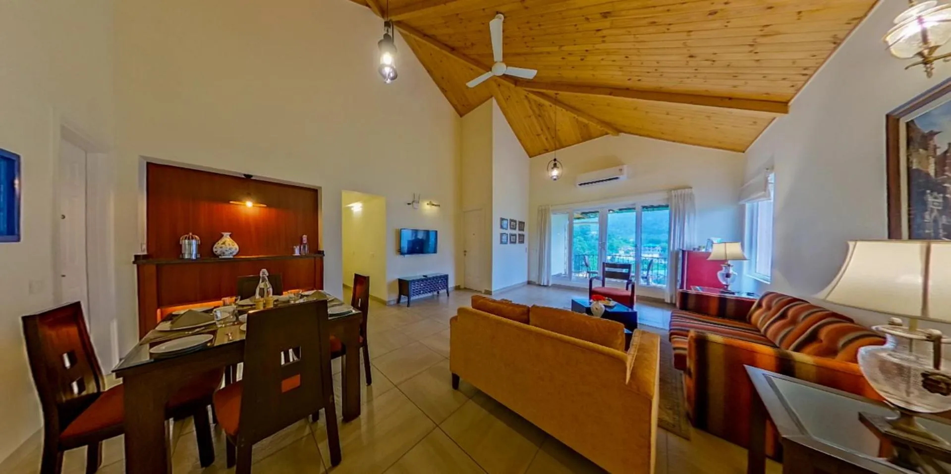 Living room in Araiya Palampur