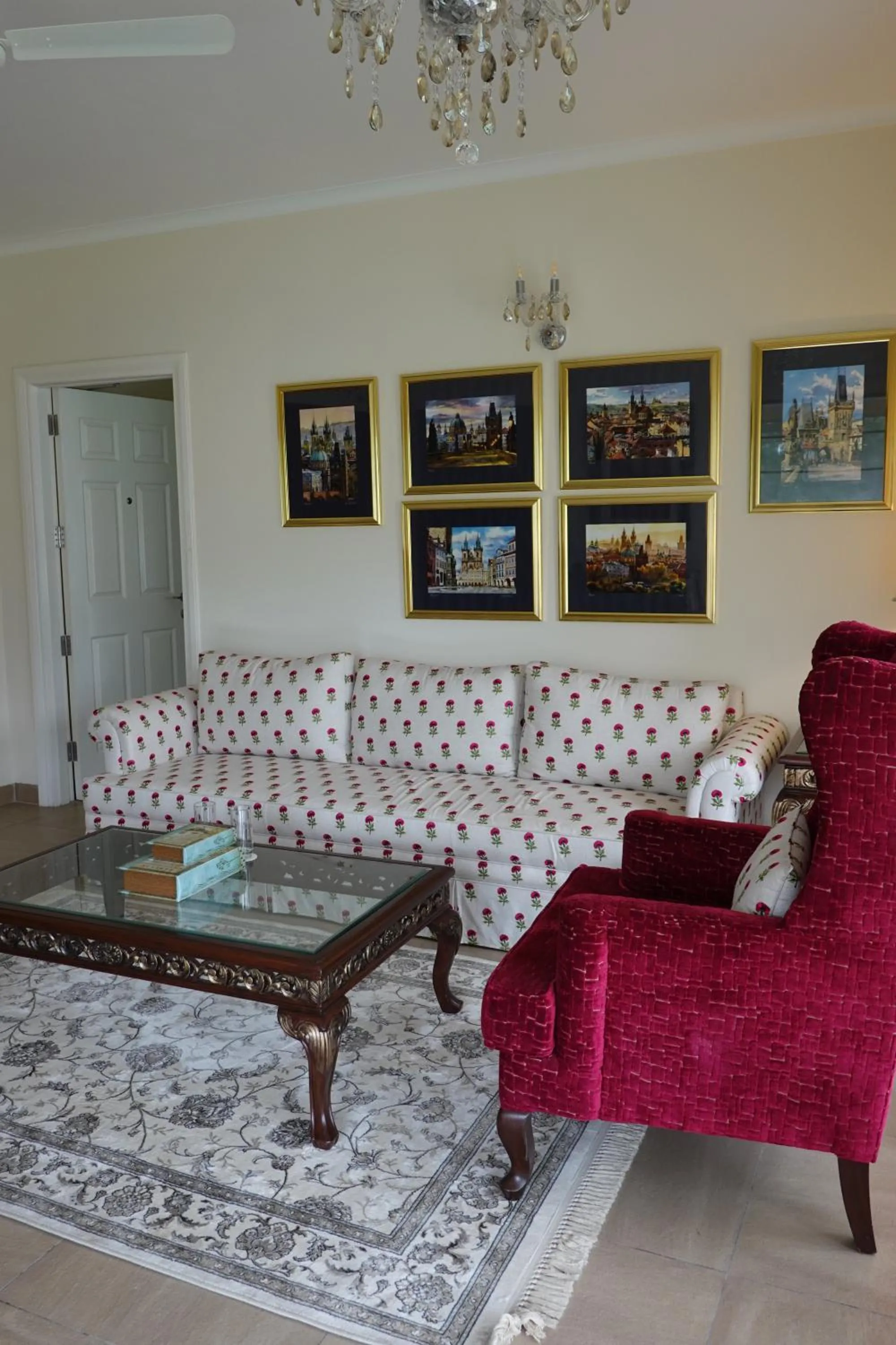 Living room in Araiya Palampur