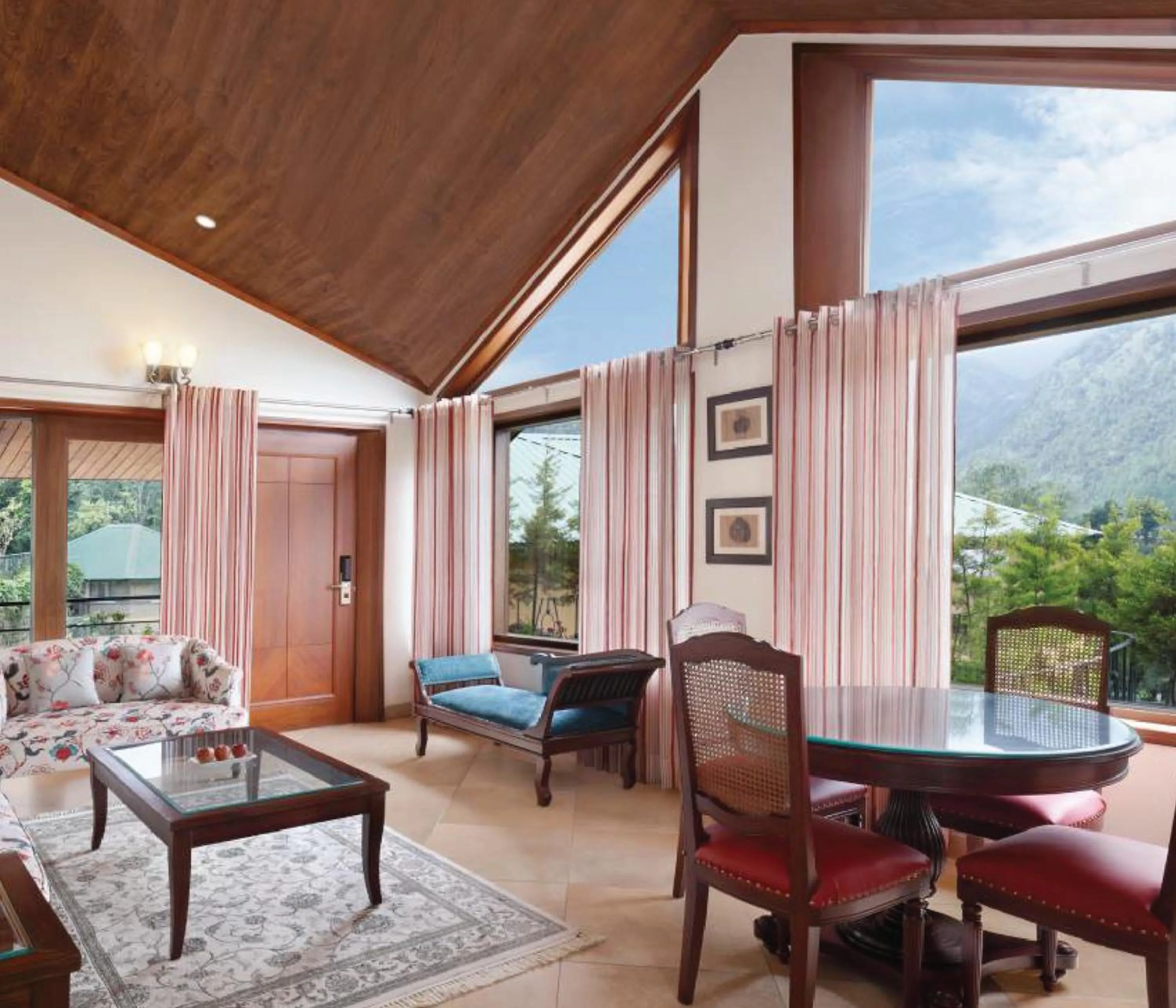 Living room in Araiya Palampur