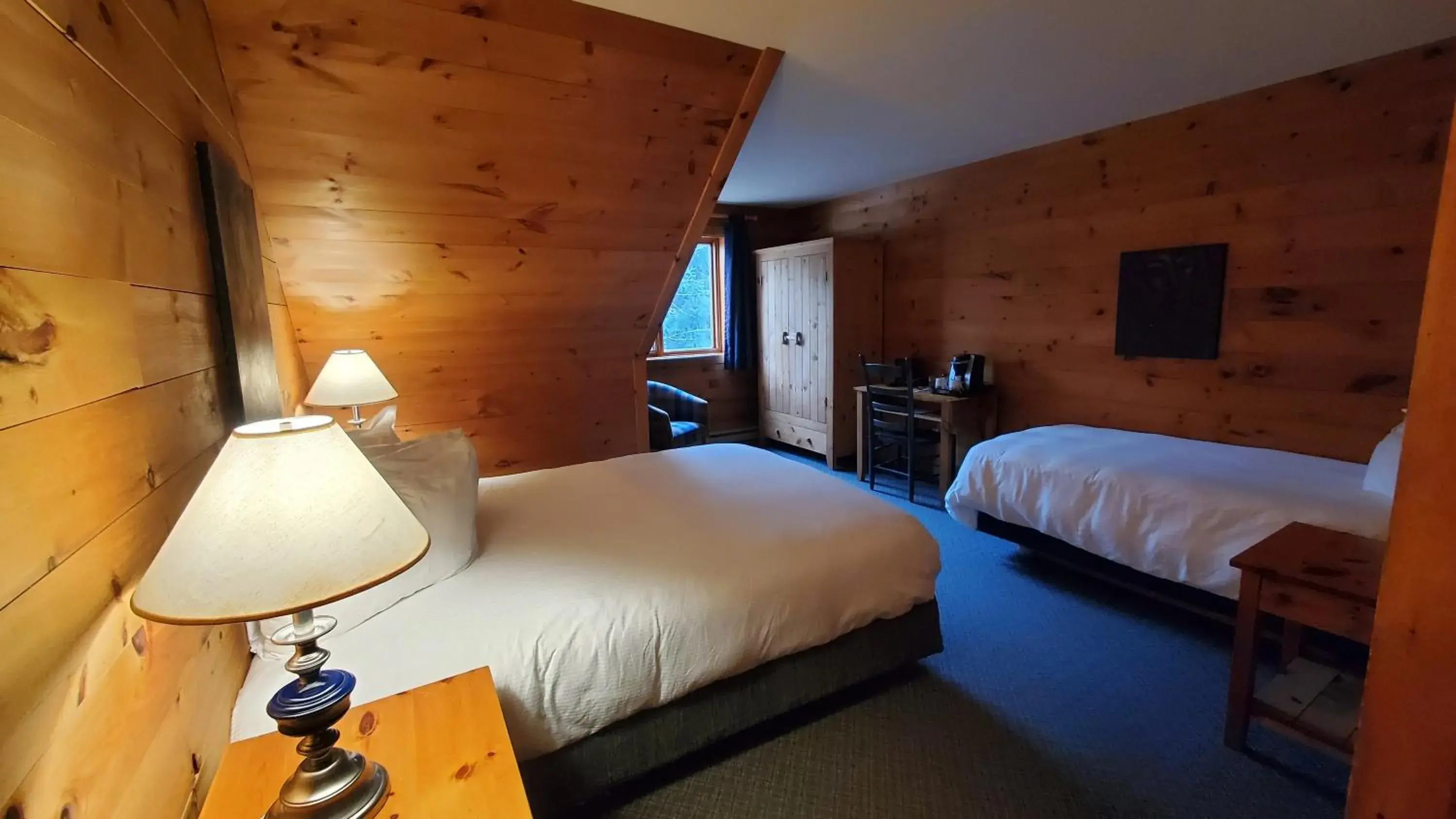 Standard Triple Room in Sacacomie Hôtel et Spa Standard Triple Room in Sacacomie Hôtel et Spa