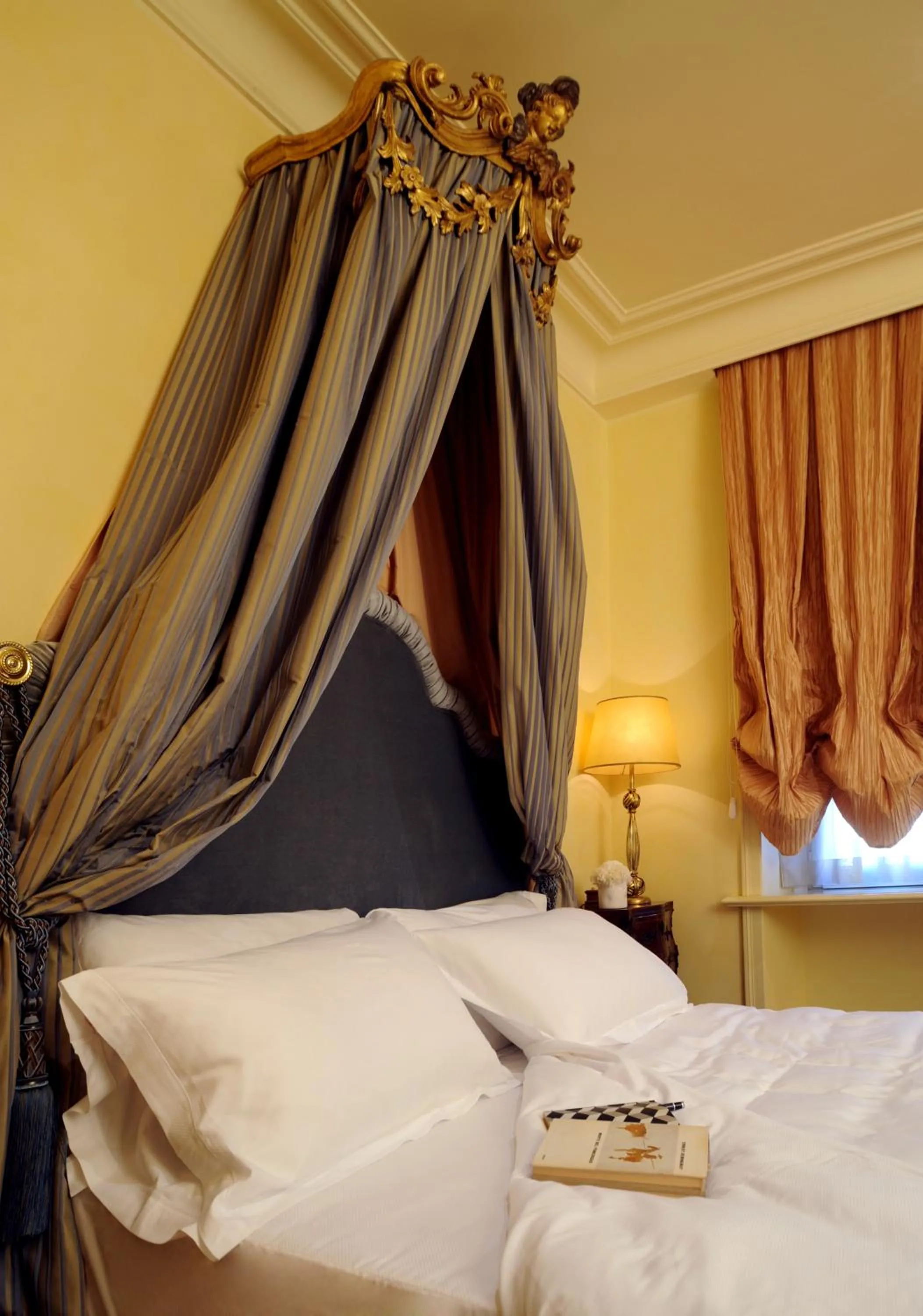 Bed in Hotel Villa Duse