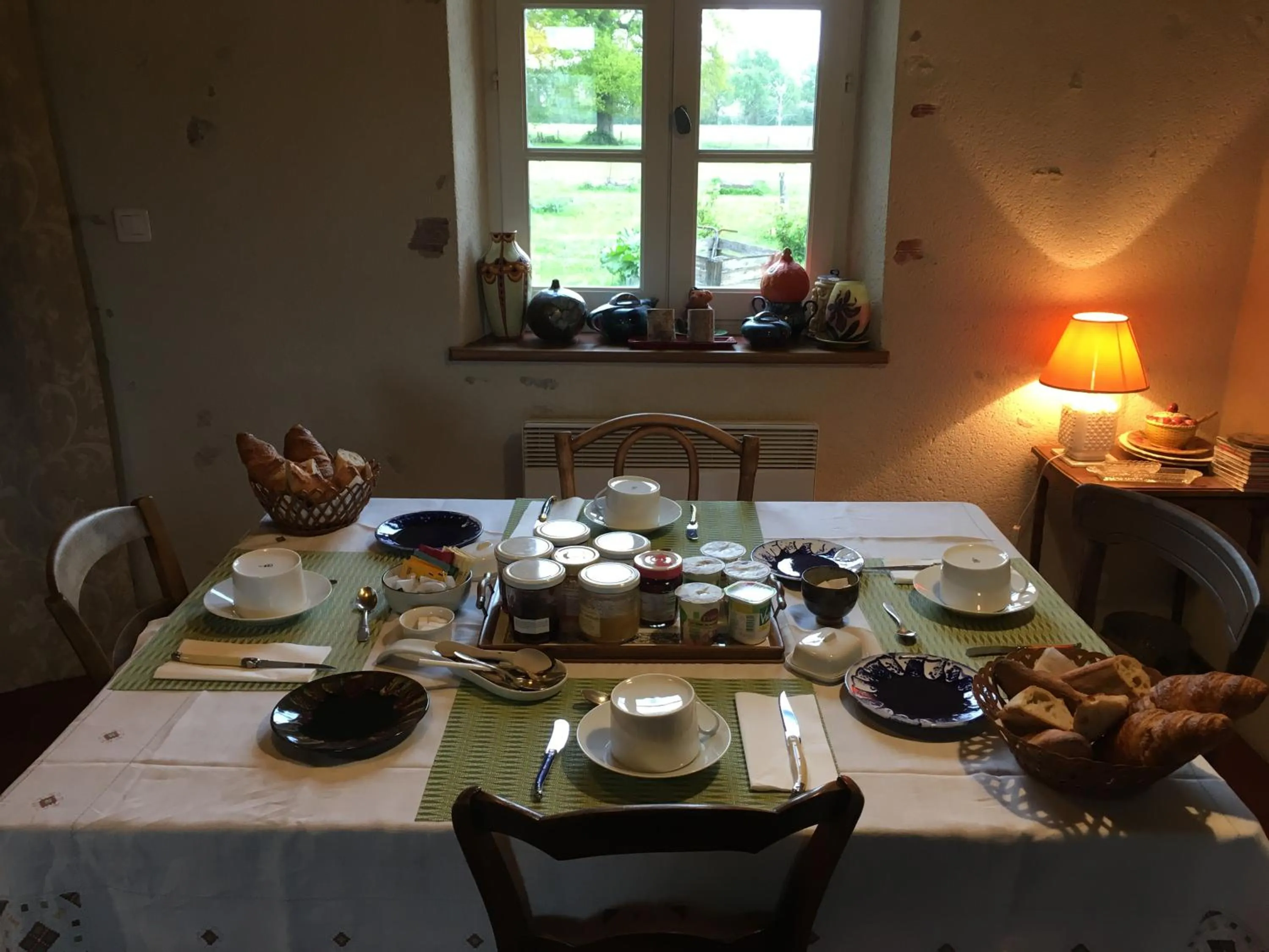 Breakfast in La Thibaude - Livry