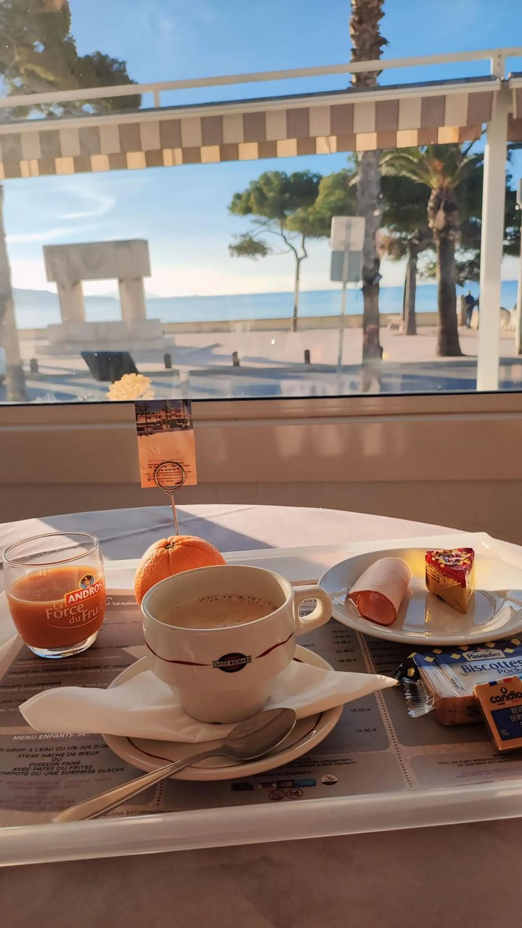 Breakfast in Hotel Restaurant Miramar L'orchidée