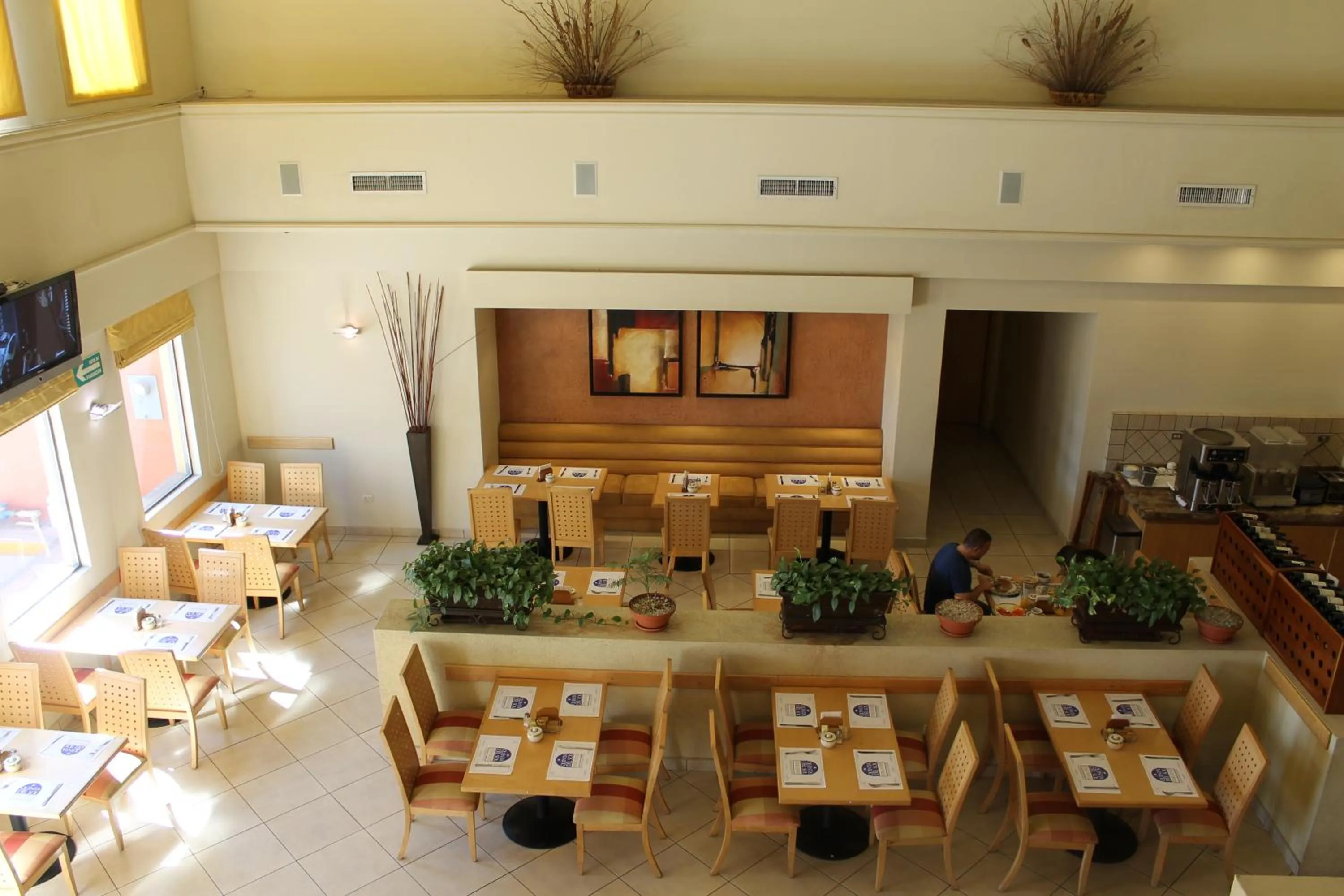 Restaurant/places to eat in Hotel Plaza las Quintas