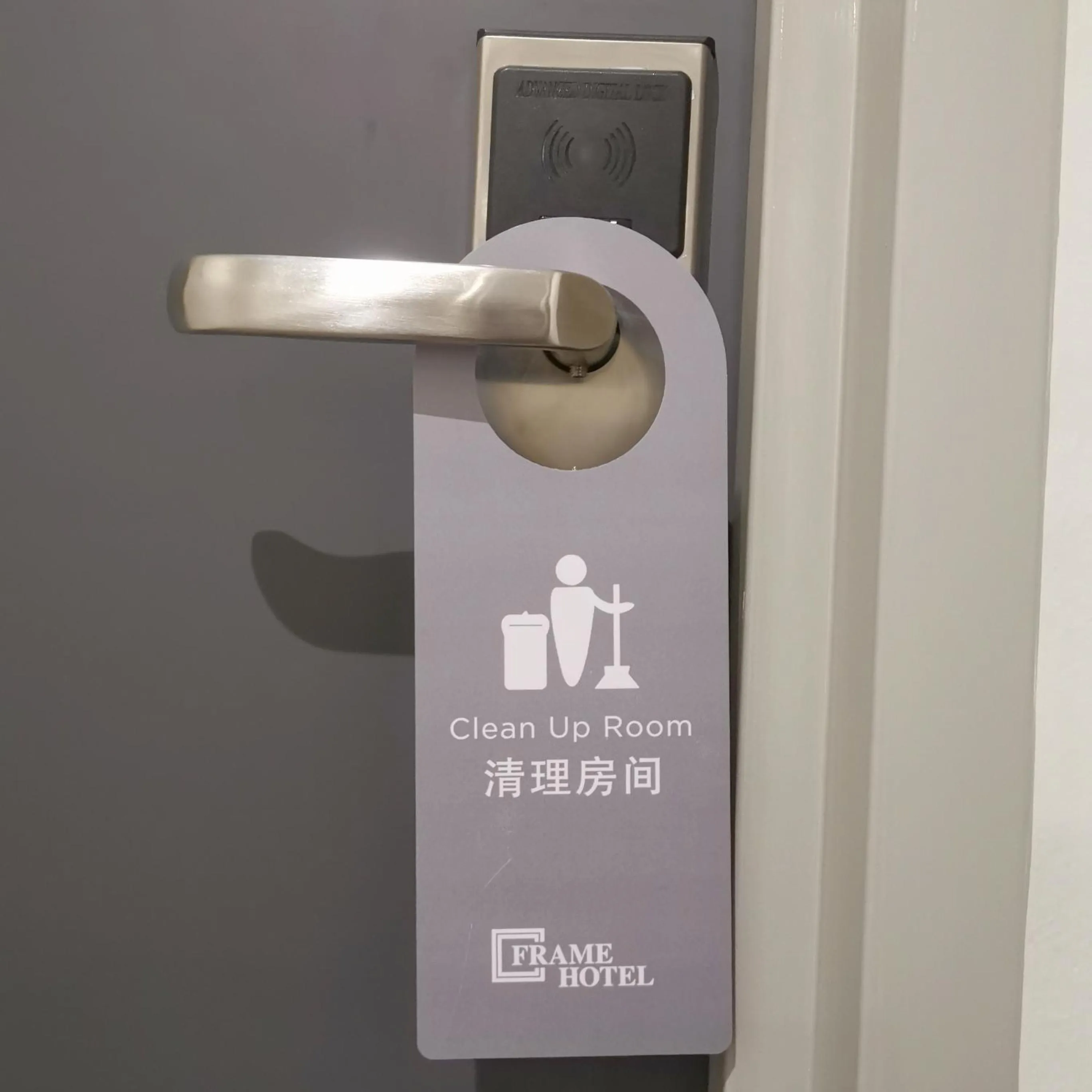 Text overlay in Frame Hotel