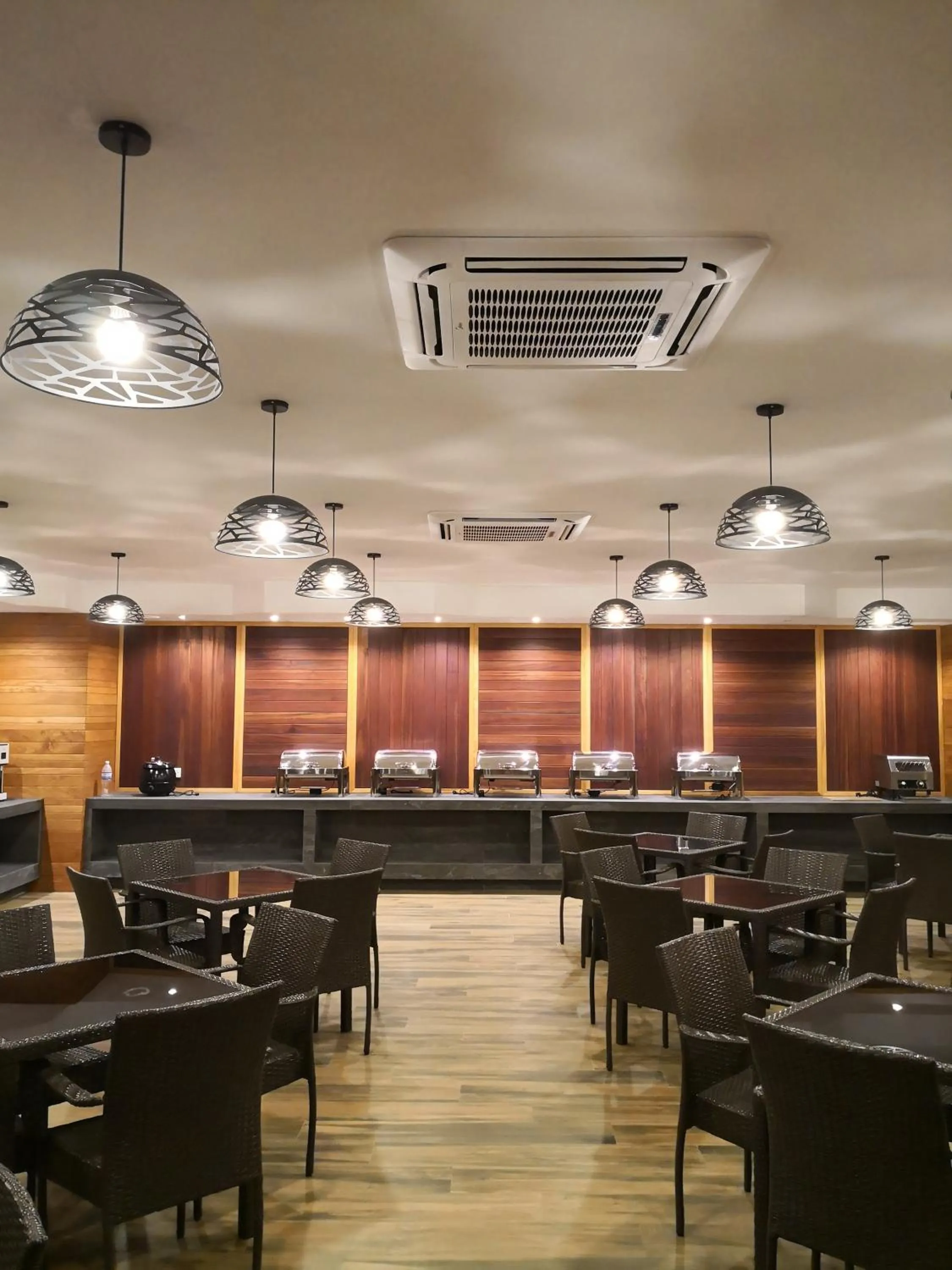 Restaurant/places to eat in Frame Hotel