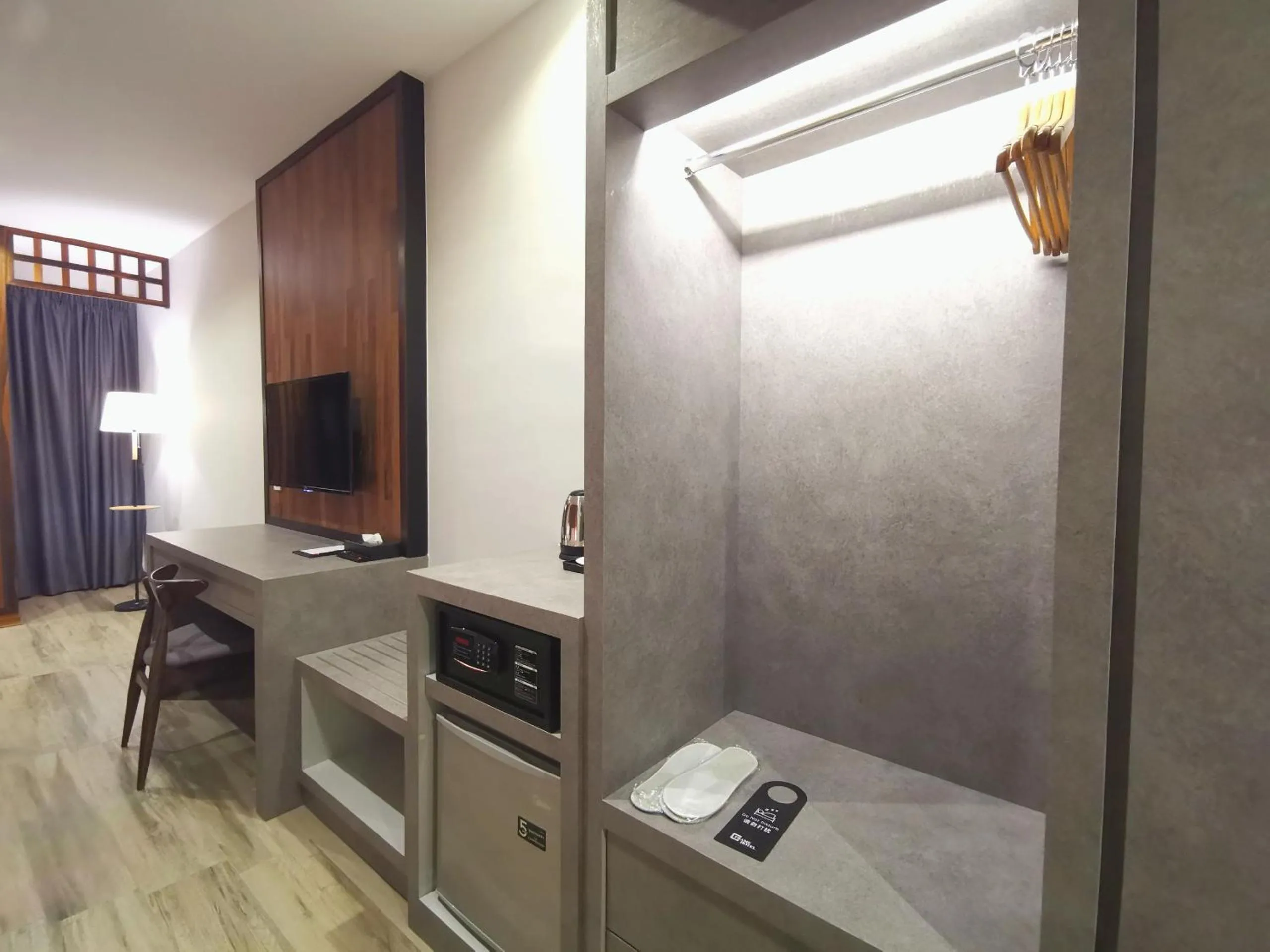 Bedroom, Bed in Frame Hotel