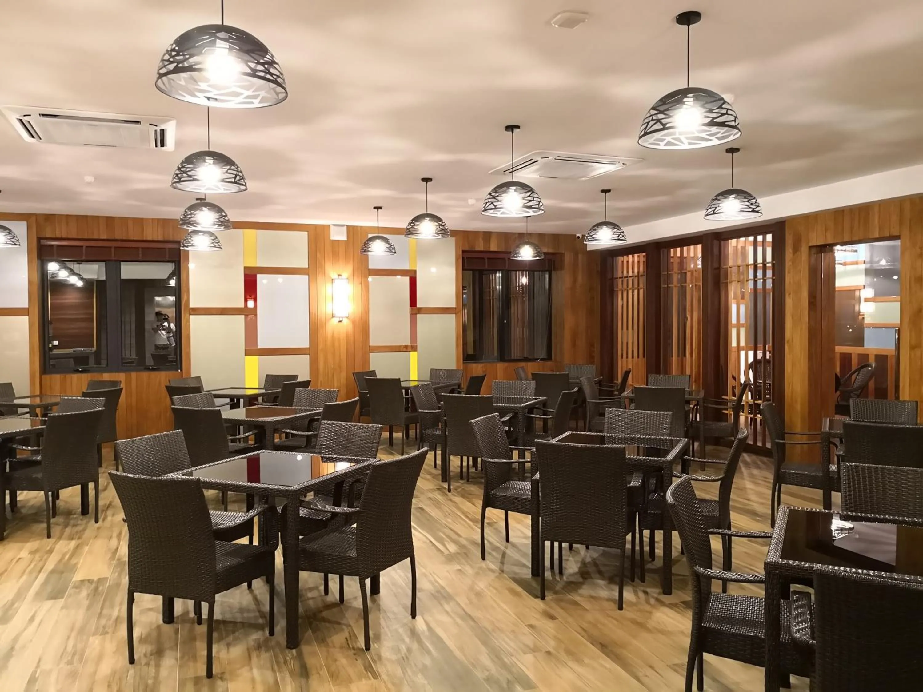 Restaurant/places to eat in Frame Hotel