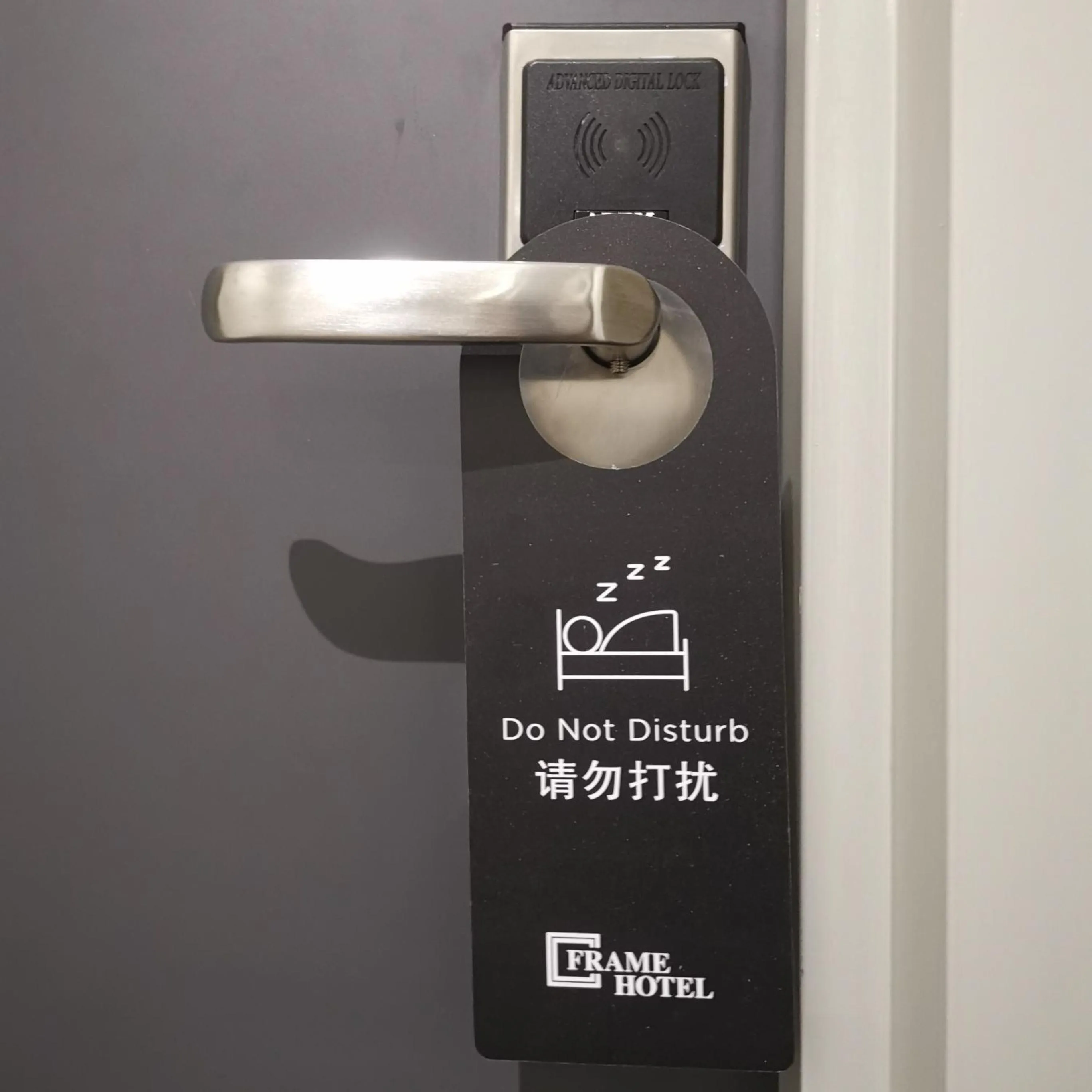 Text overlay in Frame Hotel