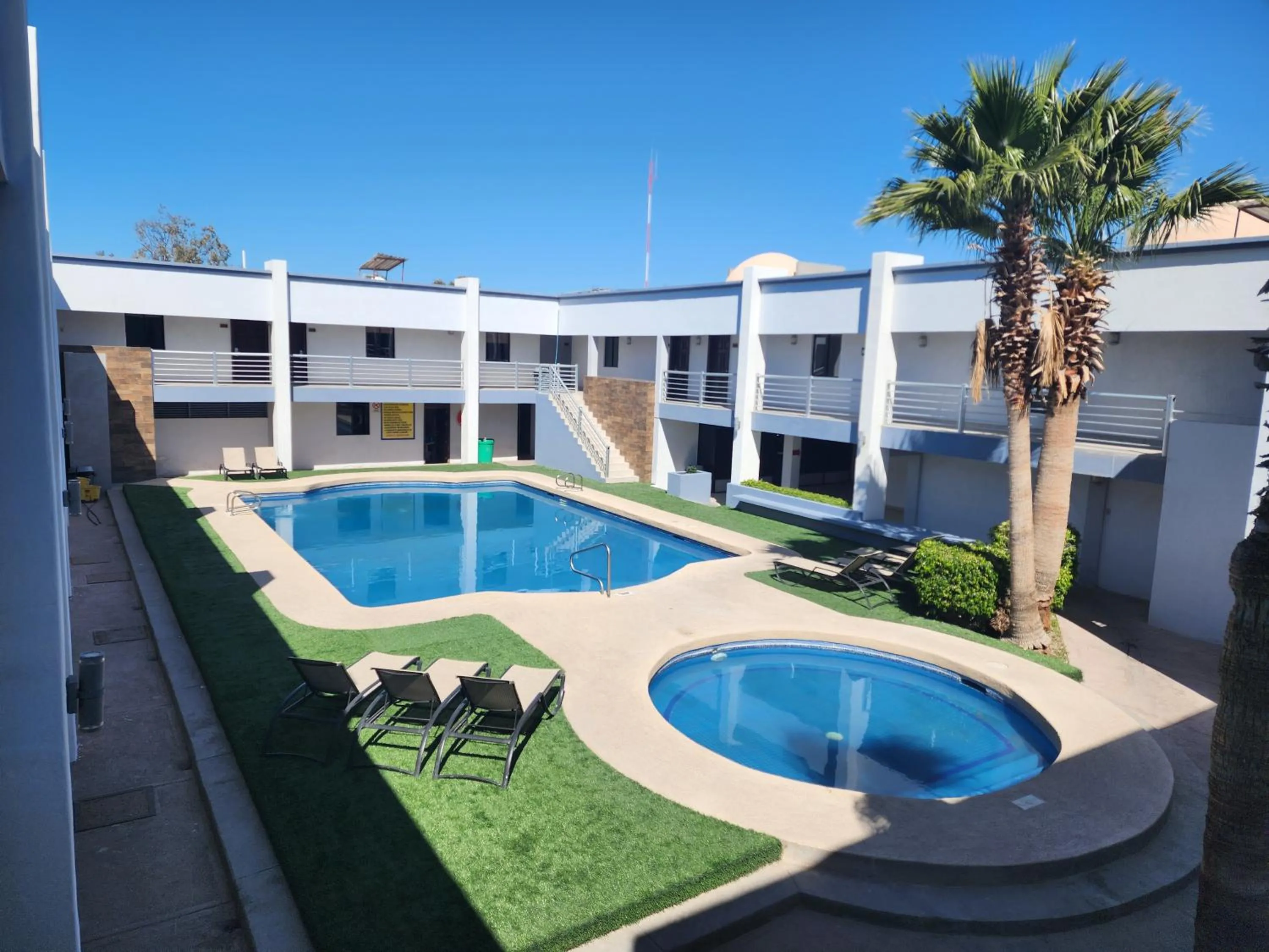 Swimming pool in Hotel Paraiso