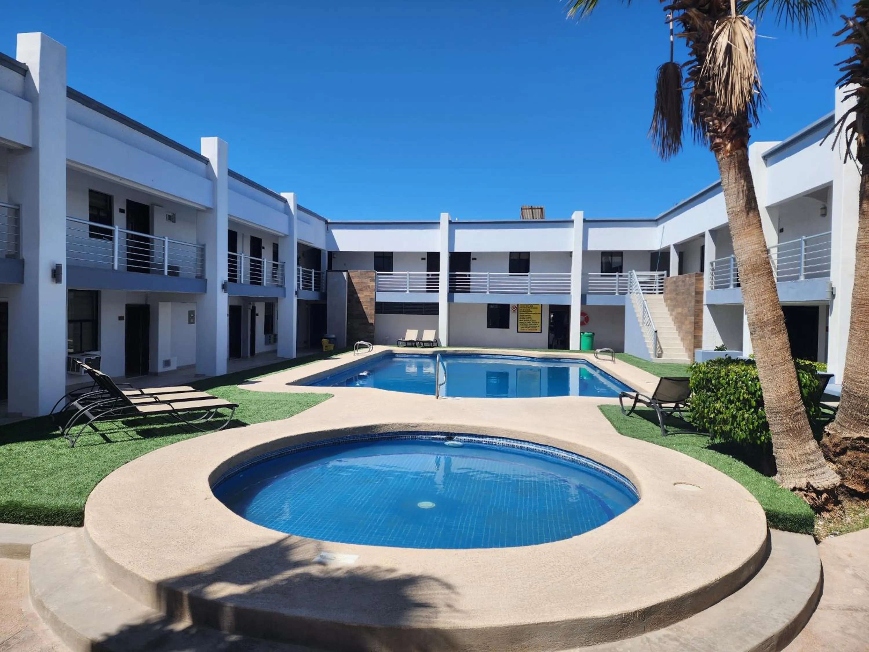 Swimming pool in Hotel Paraiso