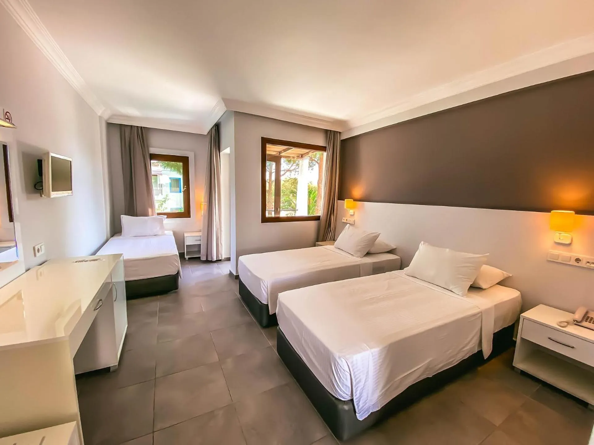 Photo of the whole room, Bed in Club Muskebi