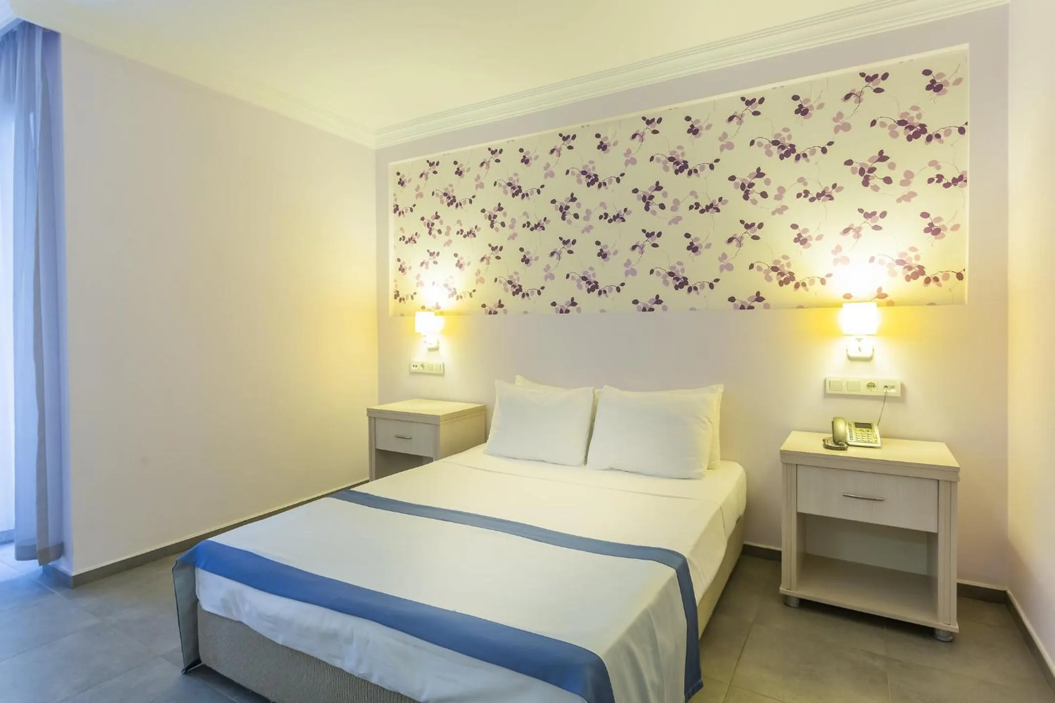 Photo of the whole room, Bed in Club Muskebi