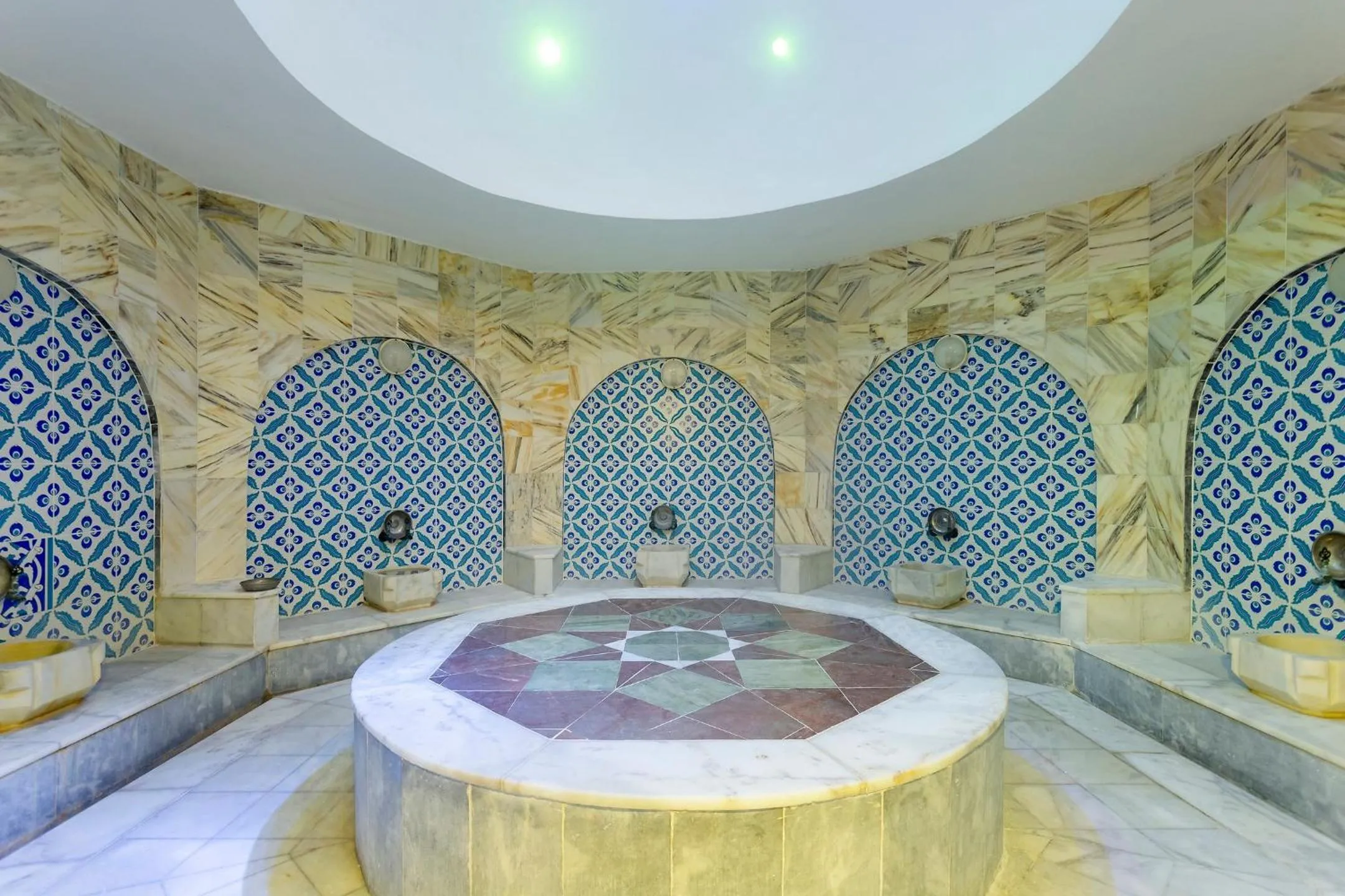 Massage in Club Muskebi