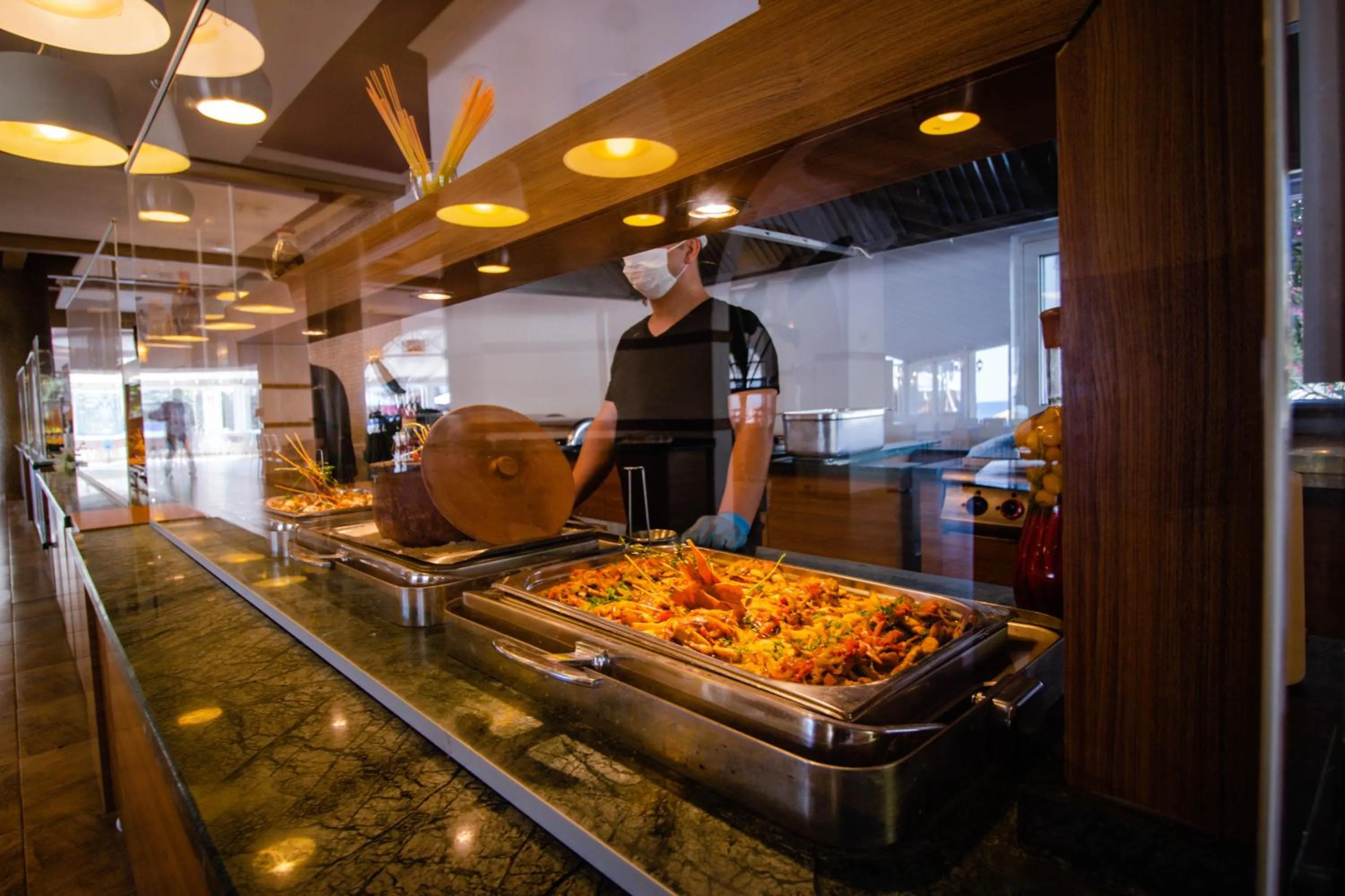 Restaurant/places to eat in Club Muskebi