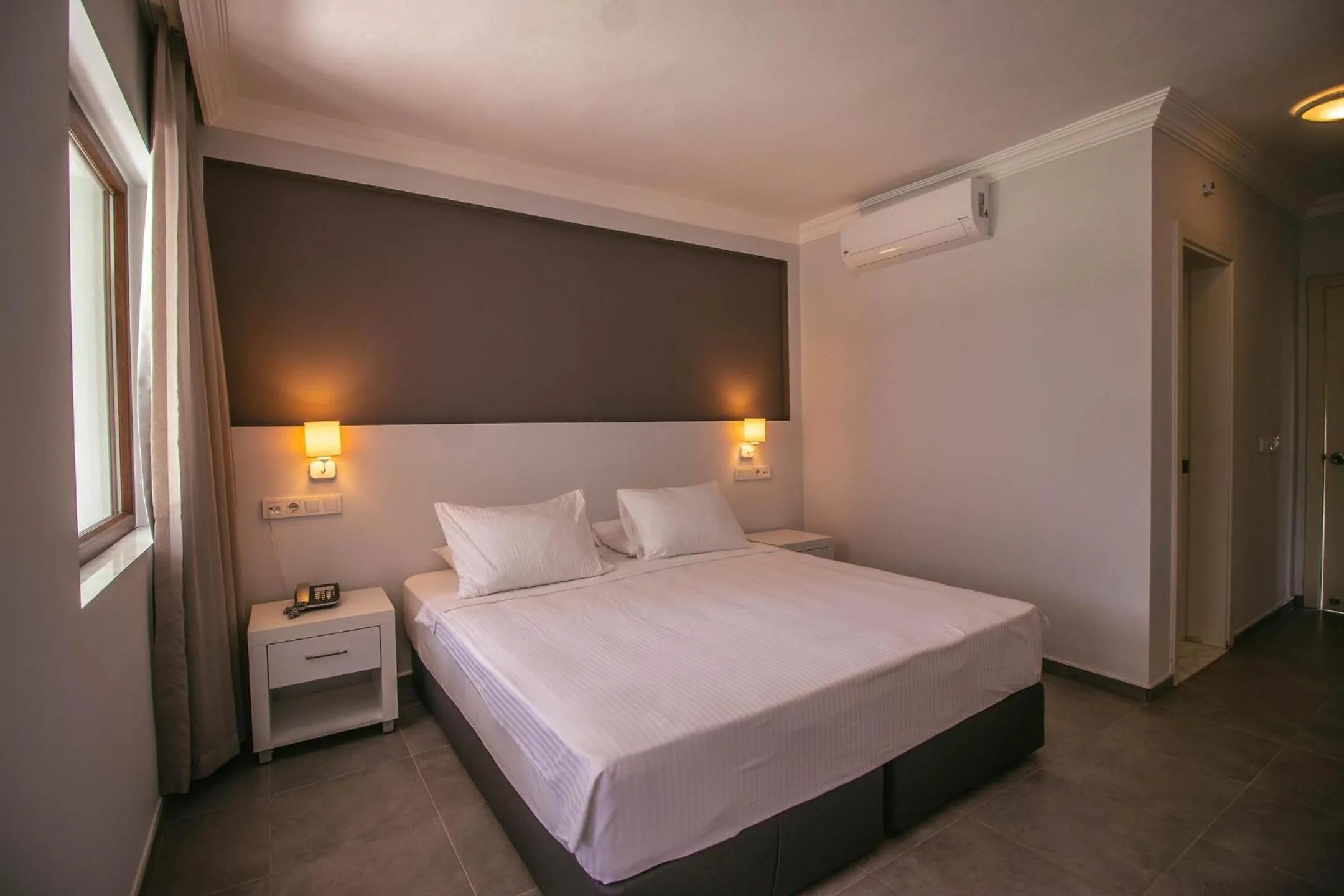 Photo of the whole room, Bed in Club Muskebi