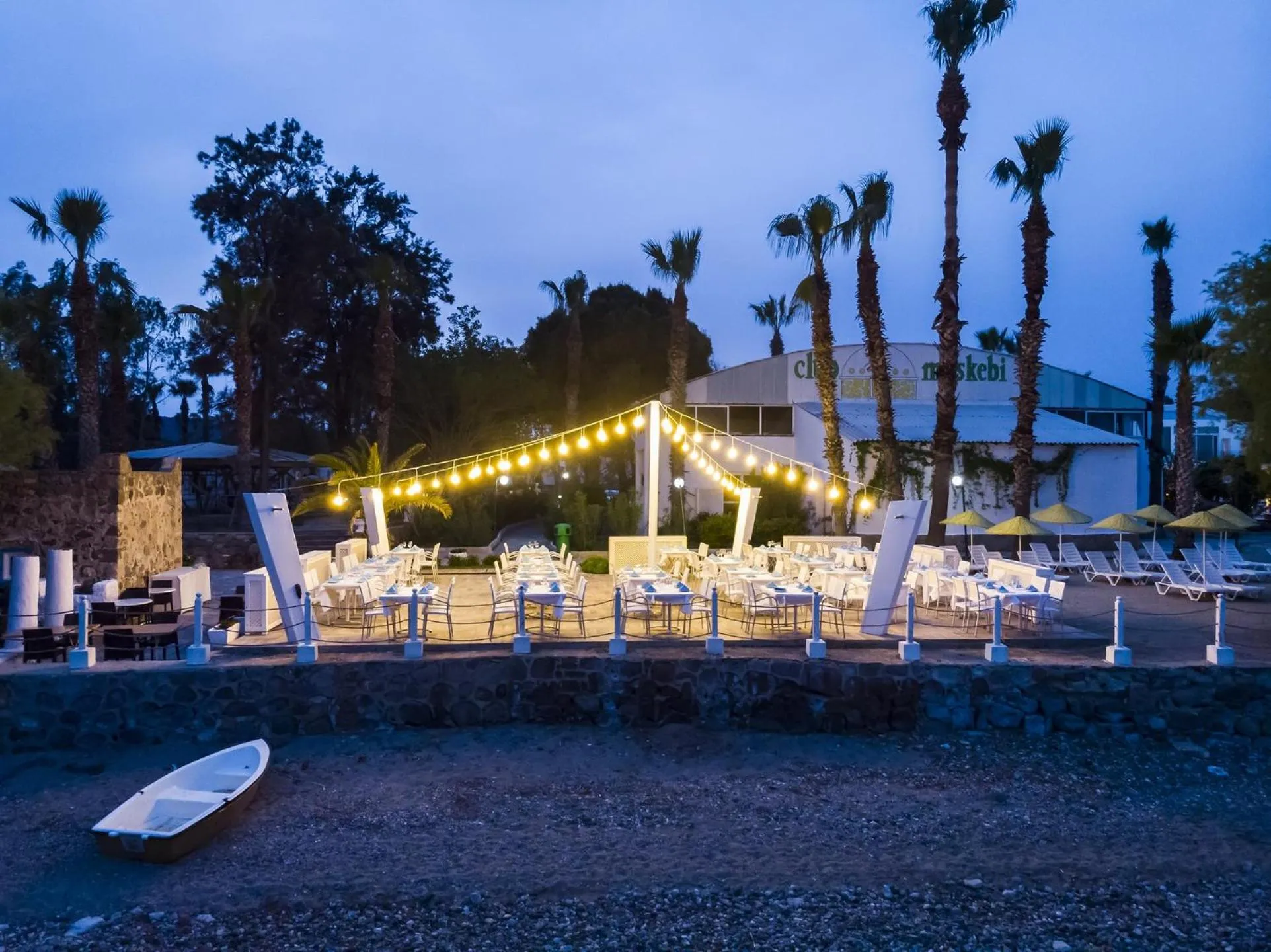 Restaurant/places to eat in Club Muskebi