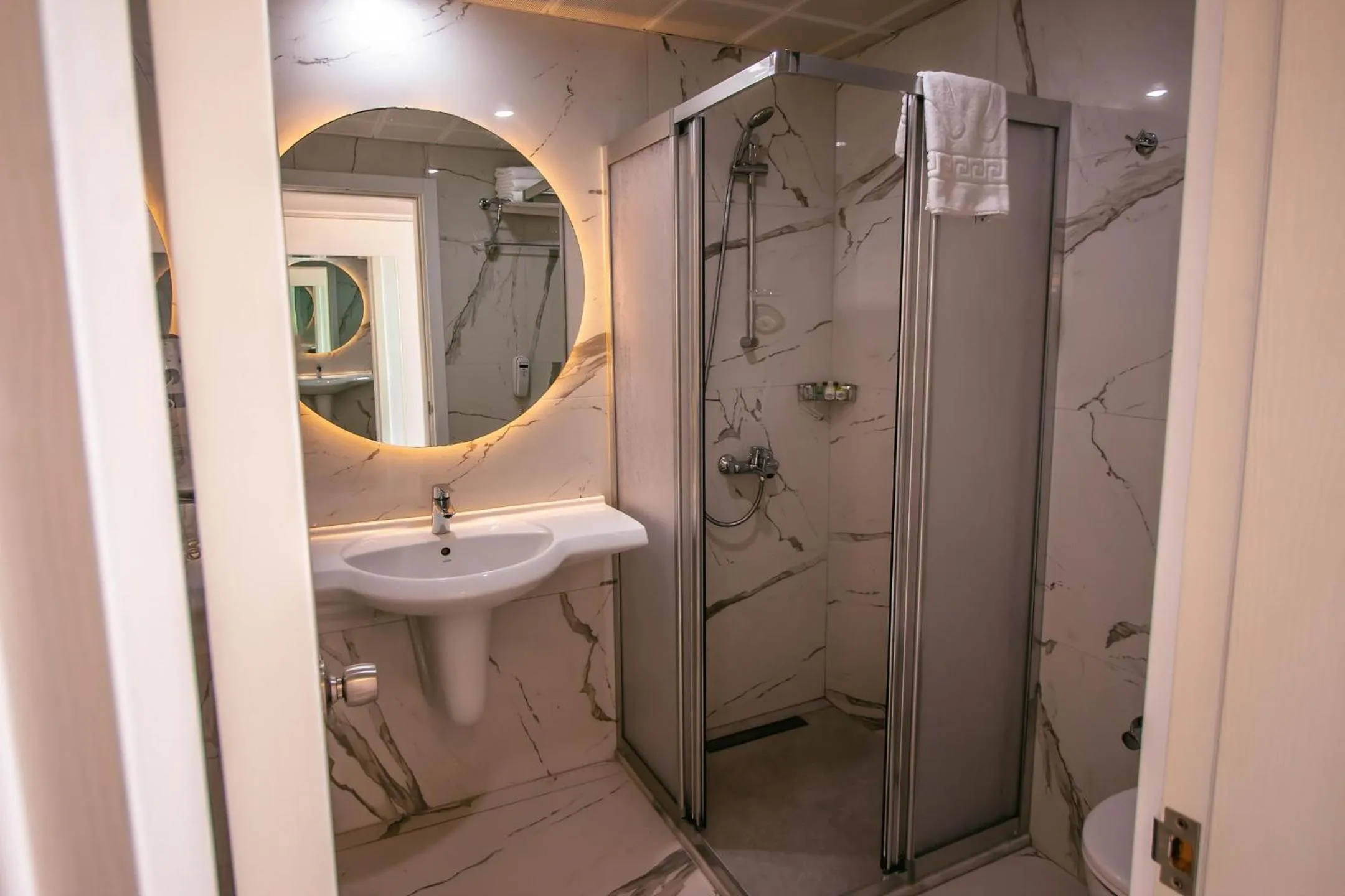 Bathroom in Club Muskebi