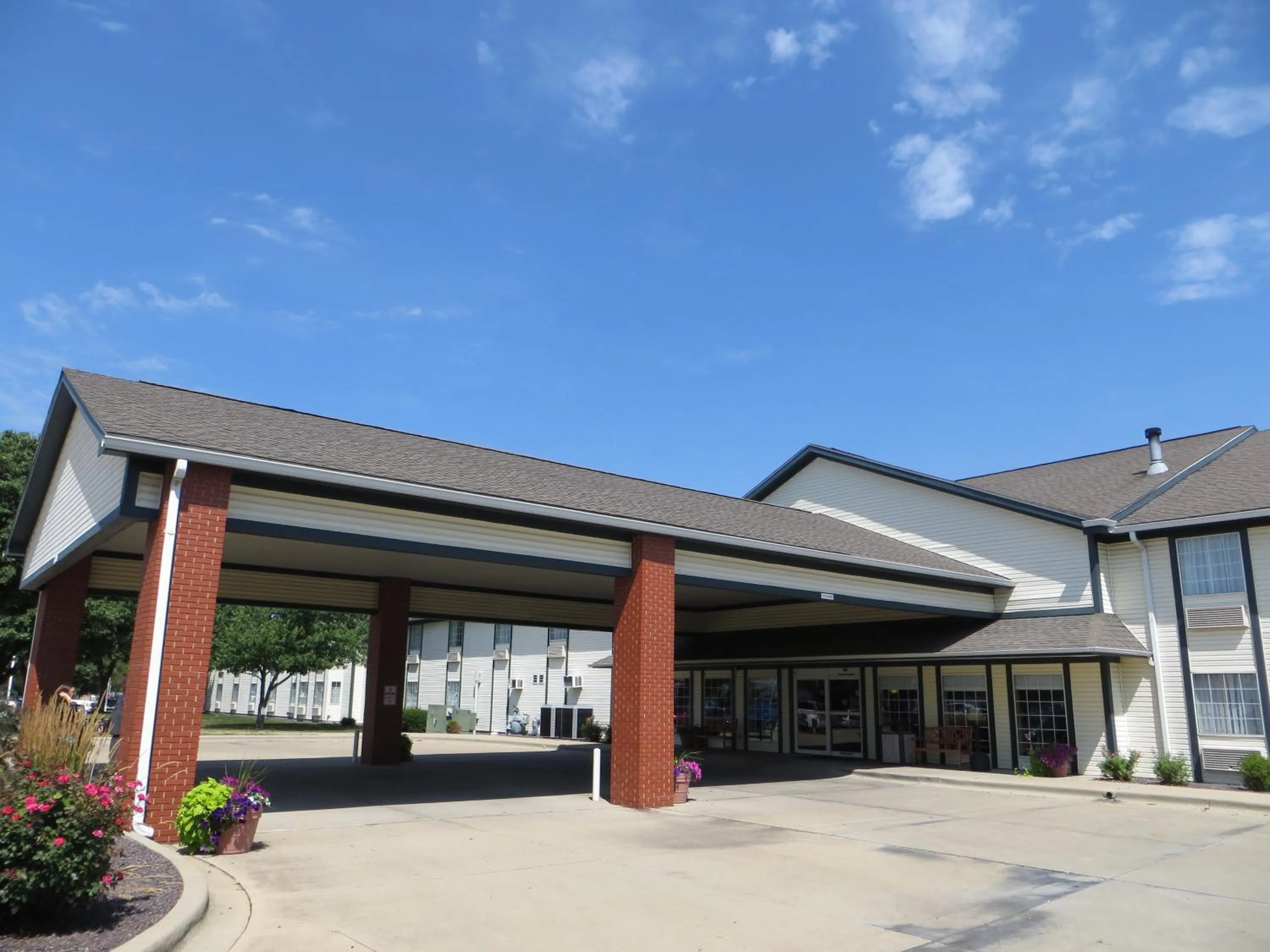 Facade/entrance in Ramada by Wyndham Springfield North