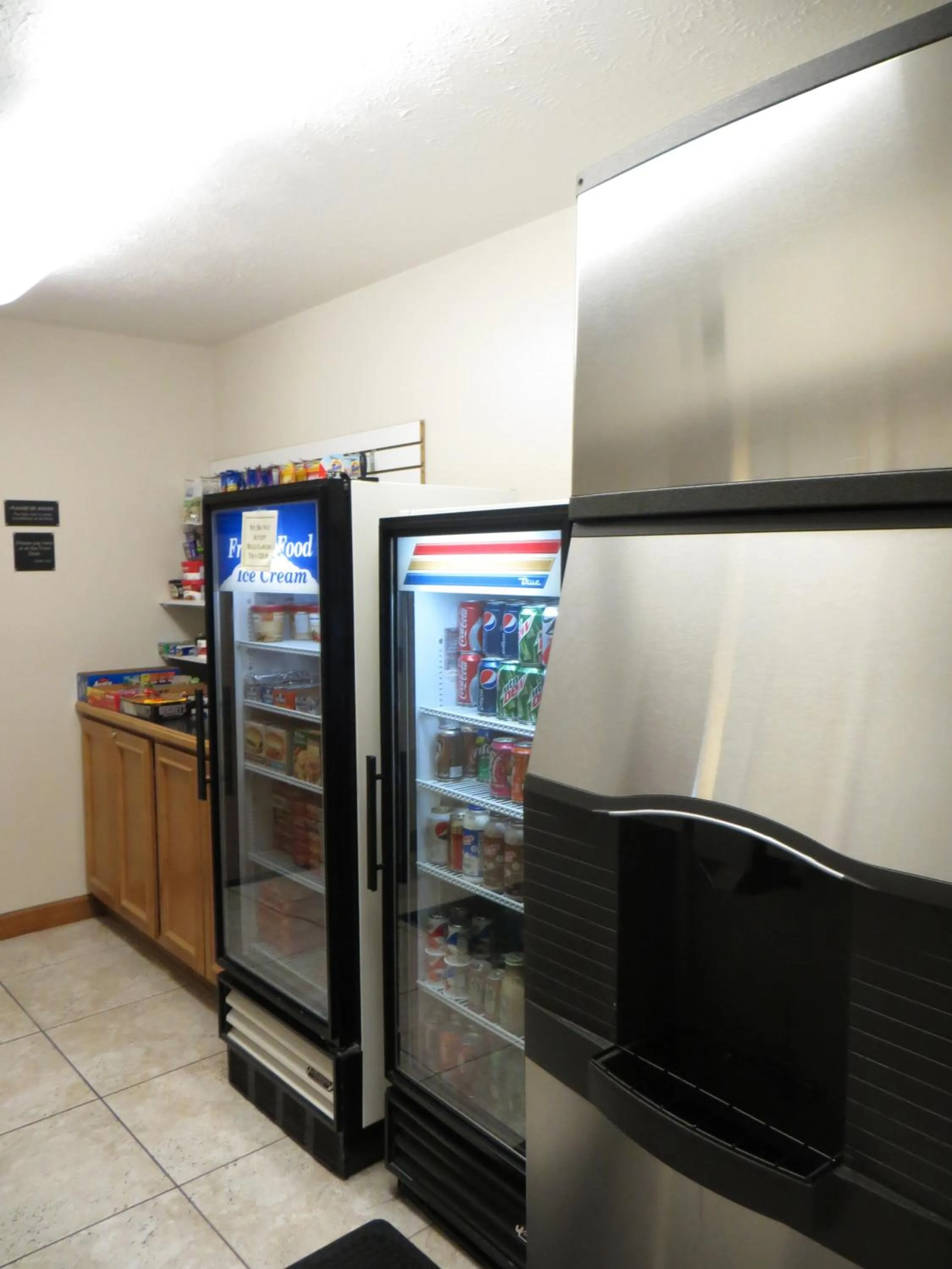 On-site shops in Ramada by Wyndham Springfield North