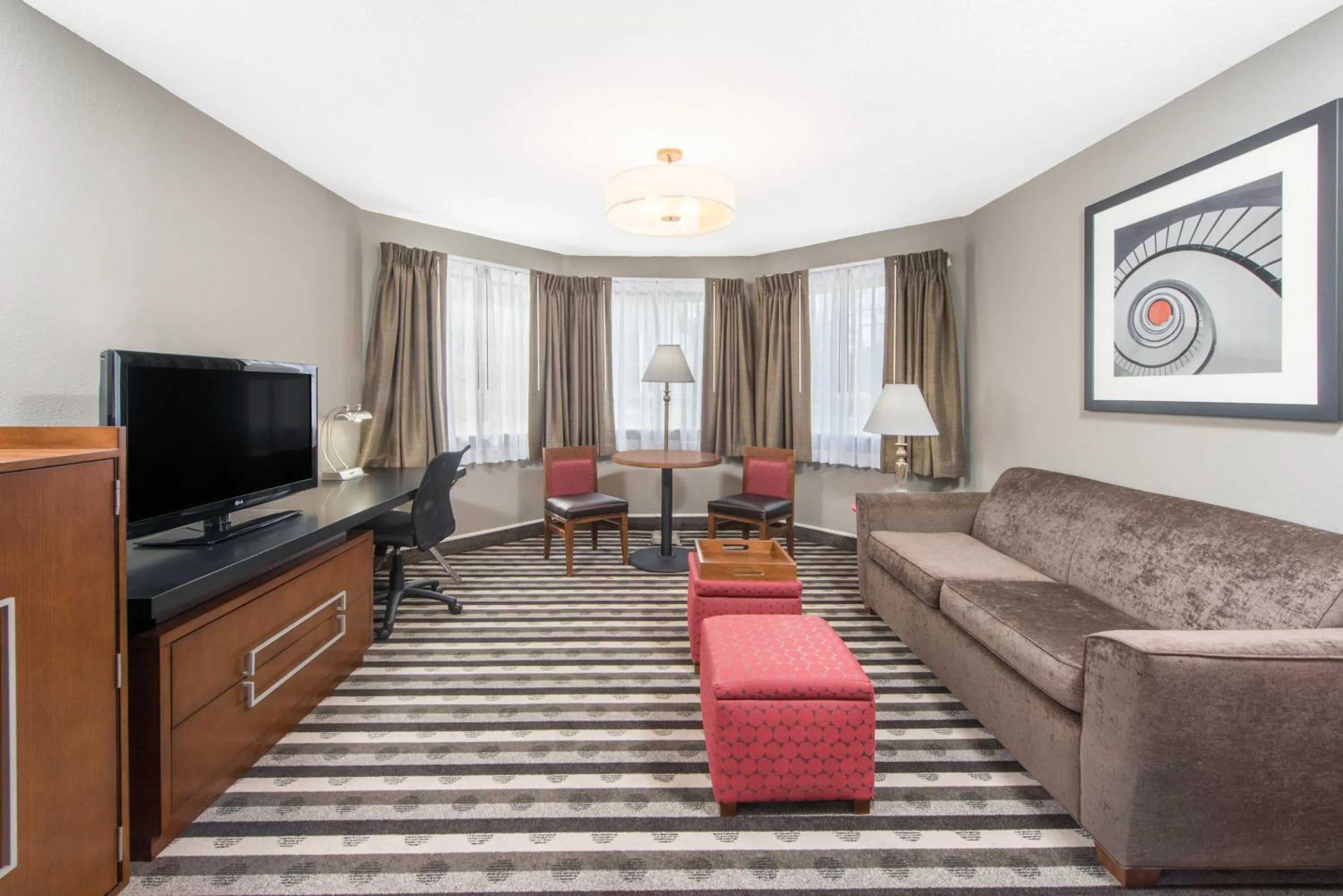 TV and multimedia in Ramada by Wyndham Springfield North