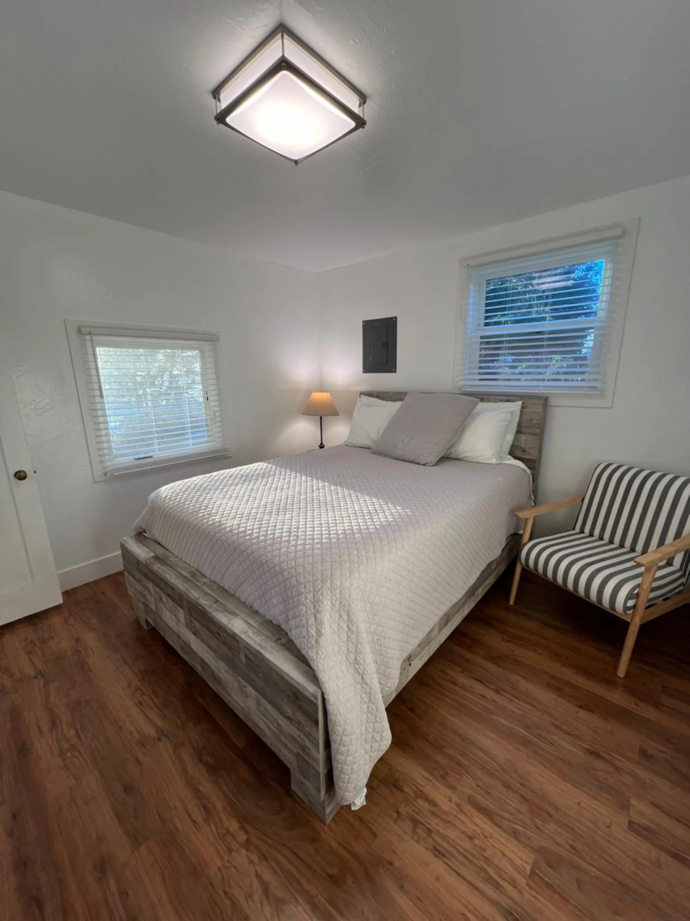 Bed in Valley Ford Hotel