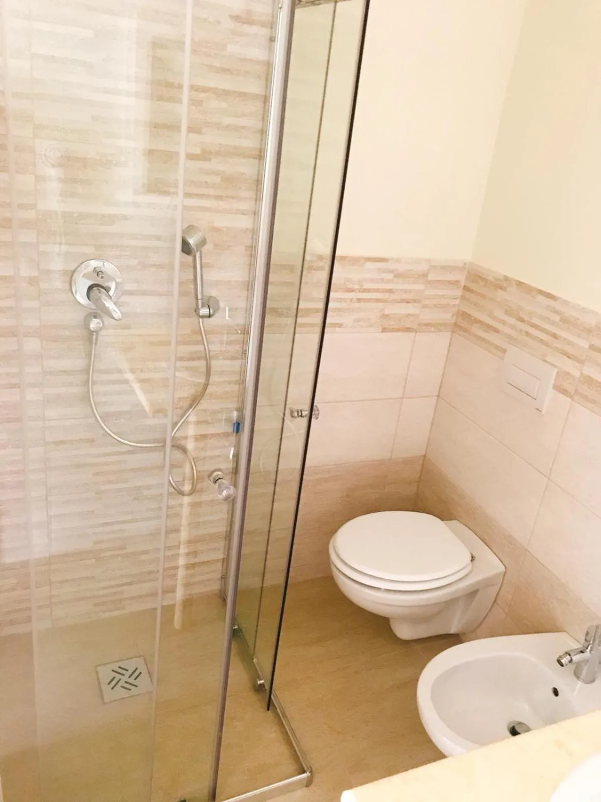 Shower in Hotel Marina del Capo