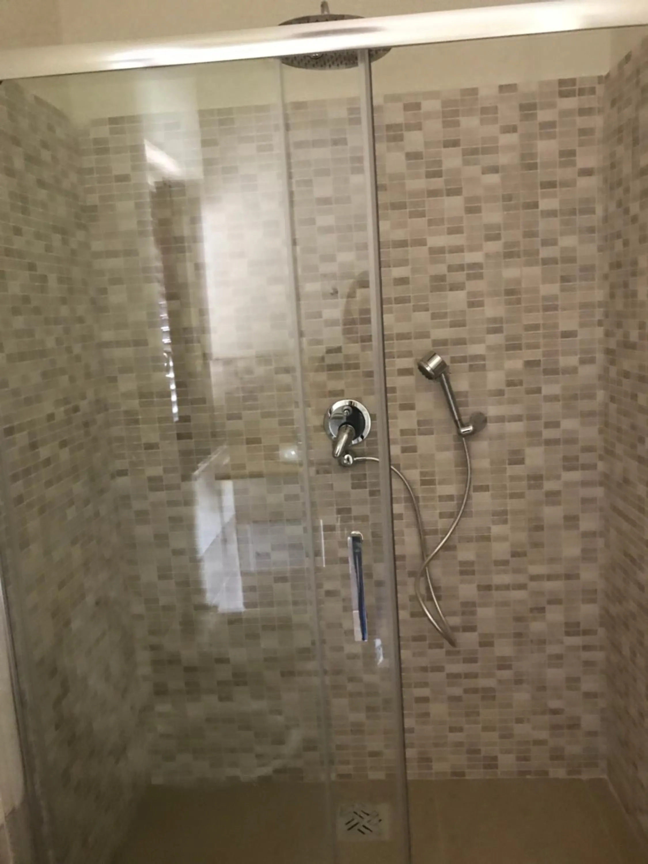 Shower in Hotel Marina del Capo
