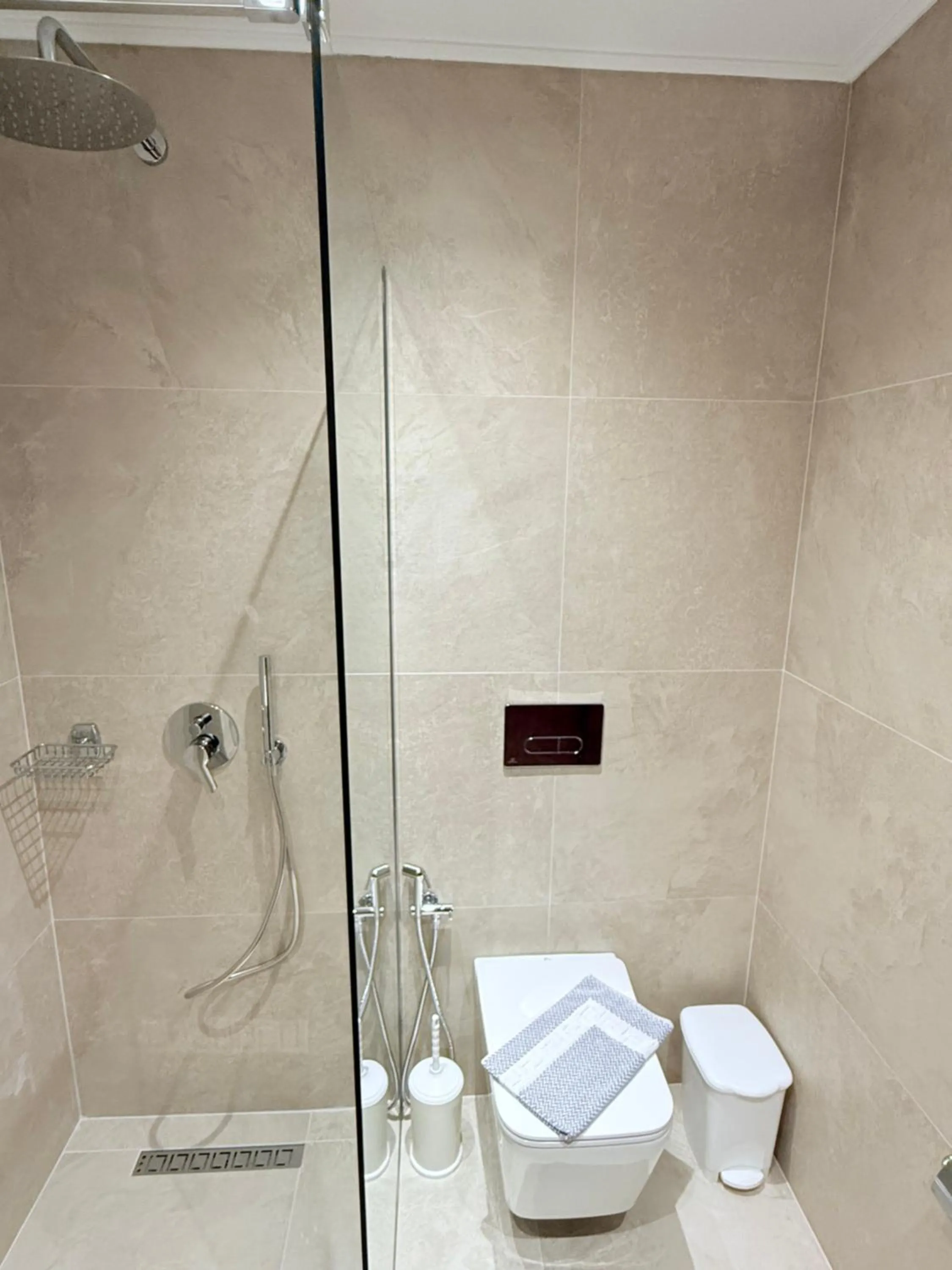 Shower in Hotel Milo Ksamil