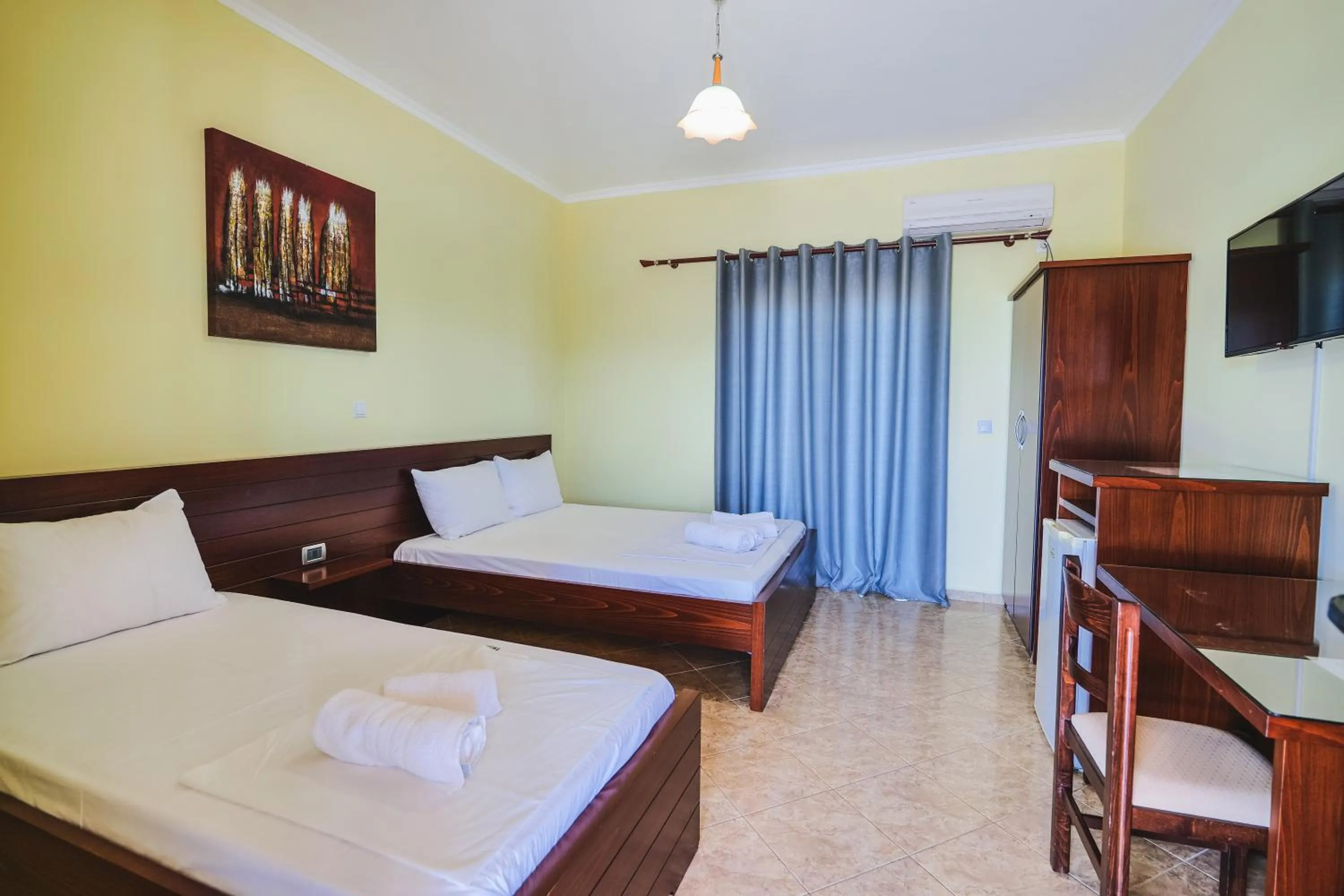 Bed in Hotel Milo Ksamil