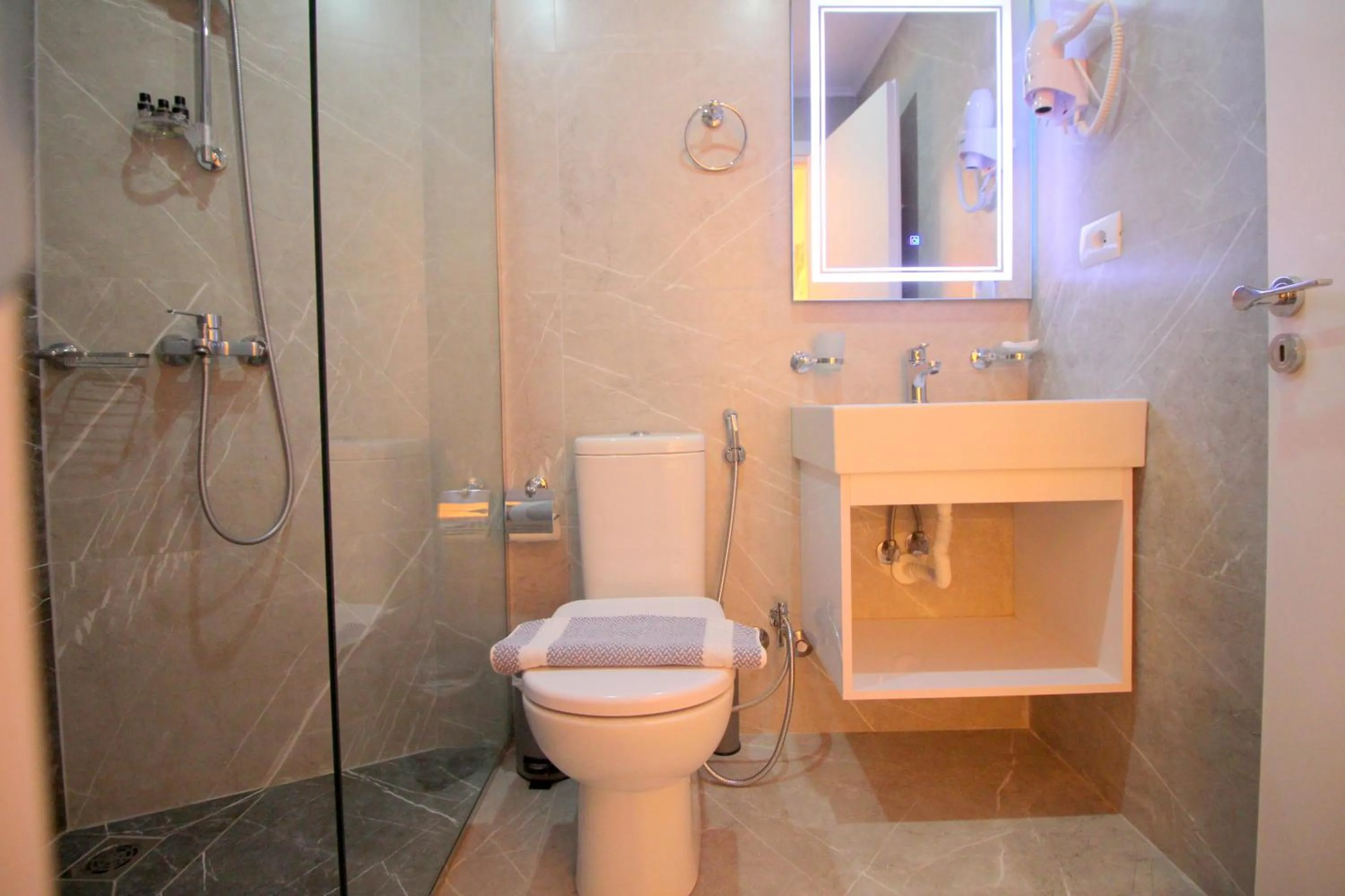 Shower in Hotel Milo Ksamil