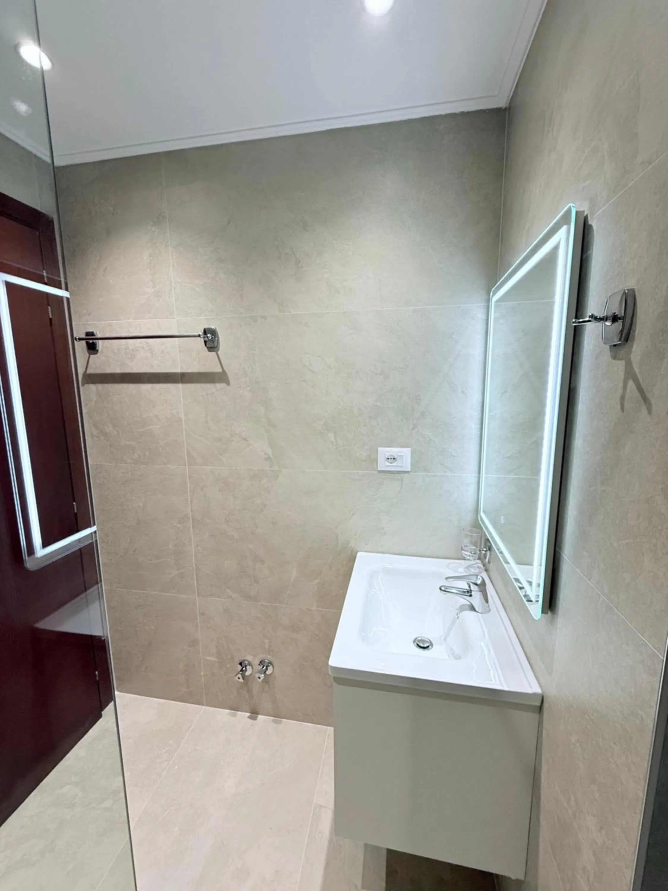 Shower in Hotel Milo Ksamil