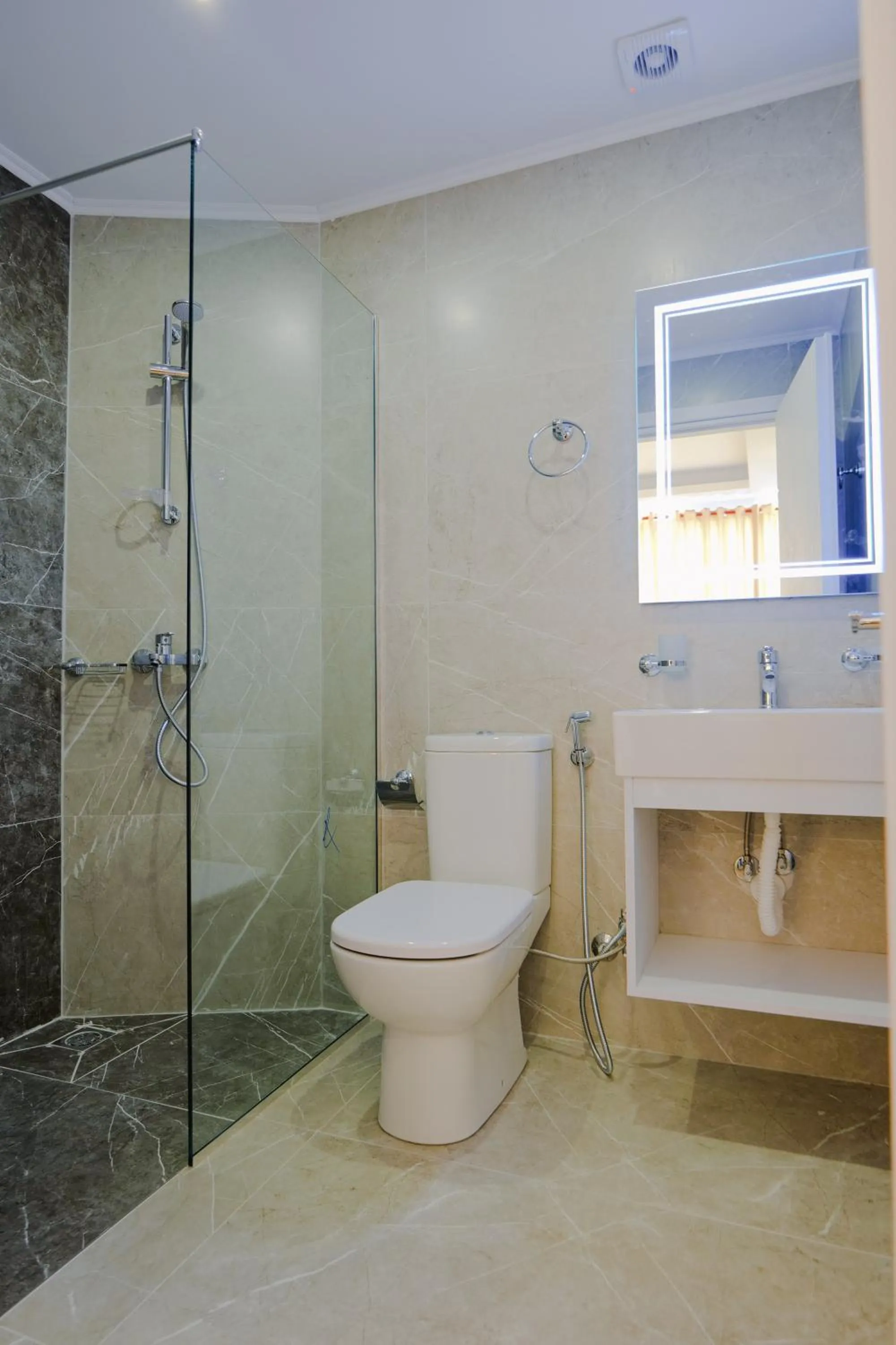 Shower in Hotel Milo Ksamil