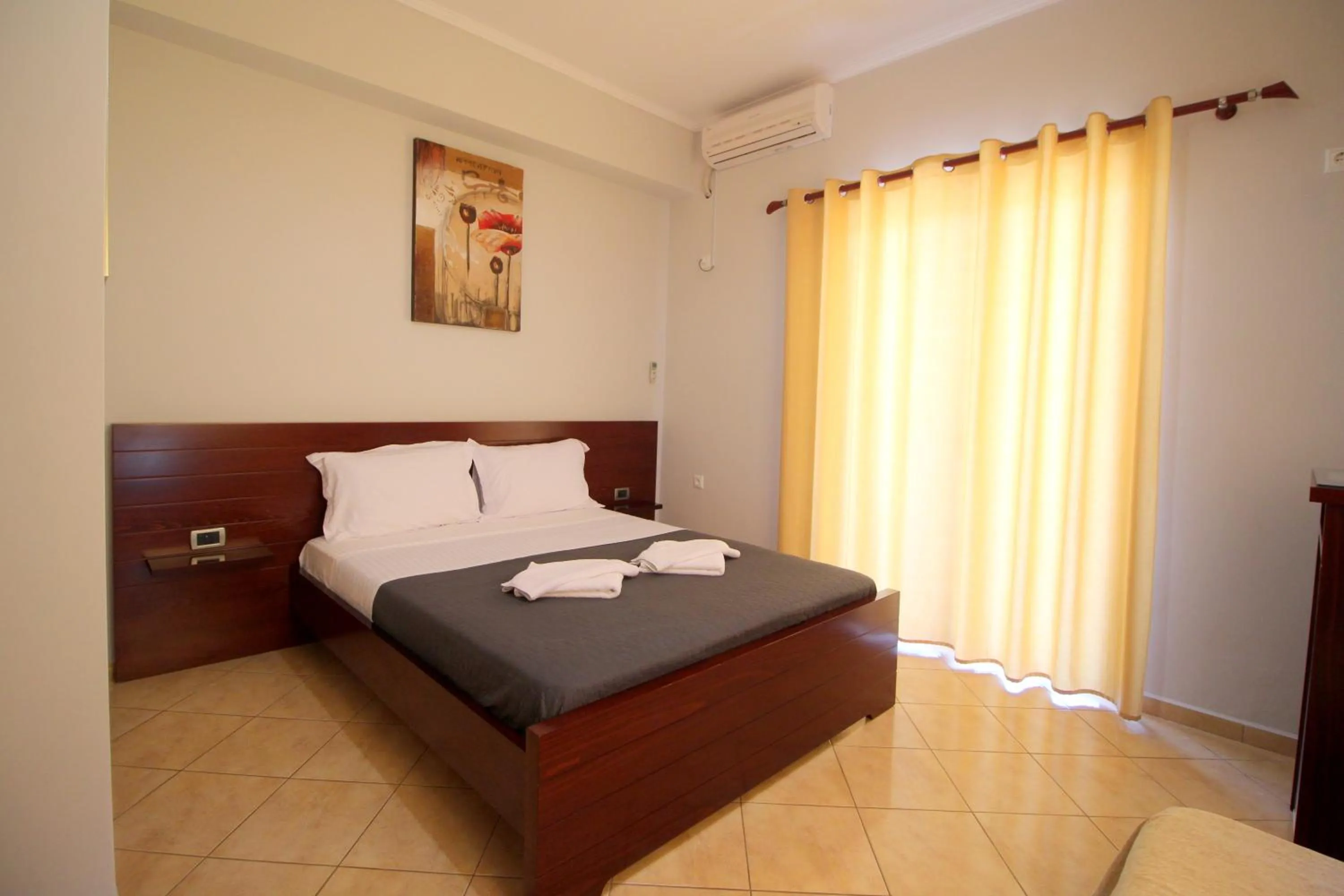 City view, Bed in Hotel Milo Ksamil