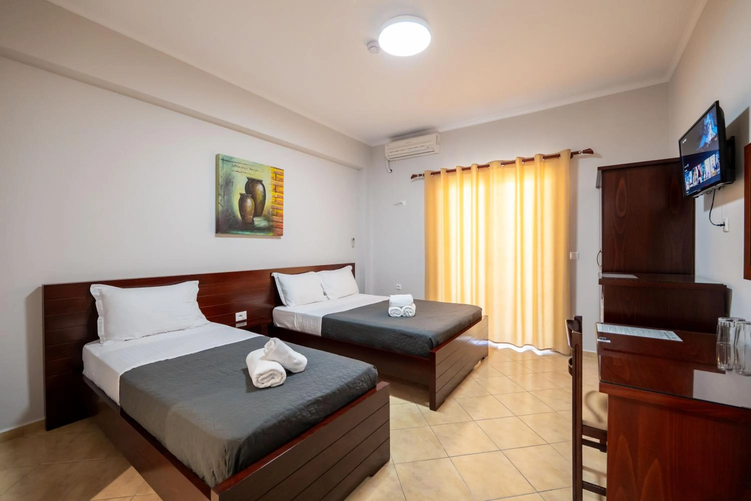 Bed in Hotel Milo Ksamil