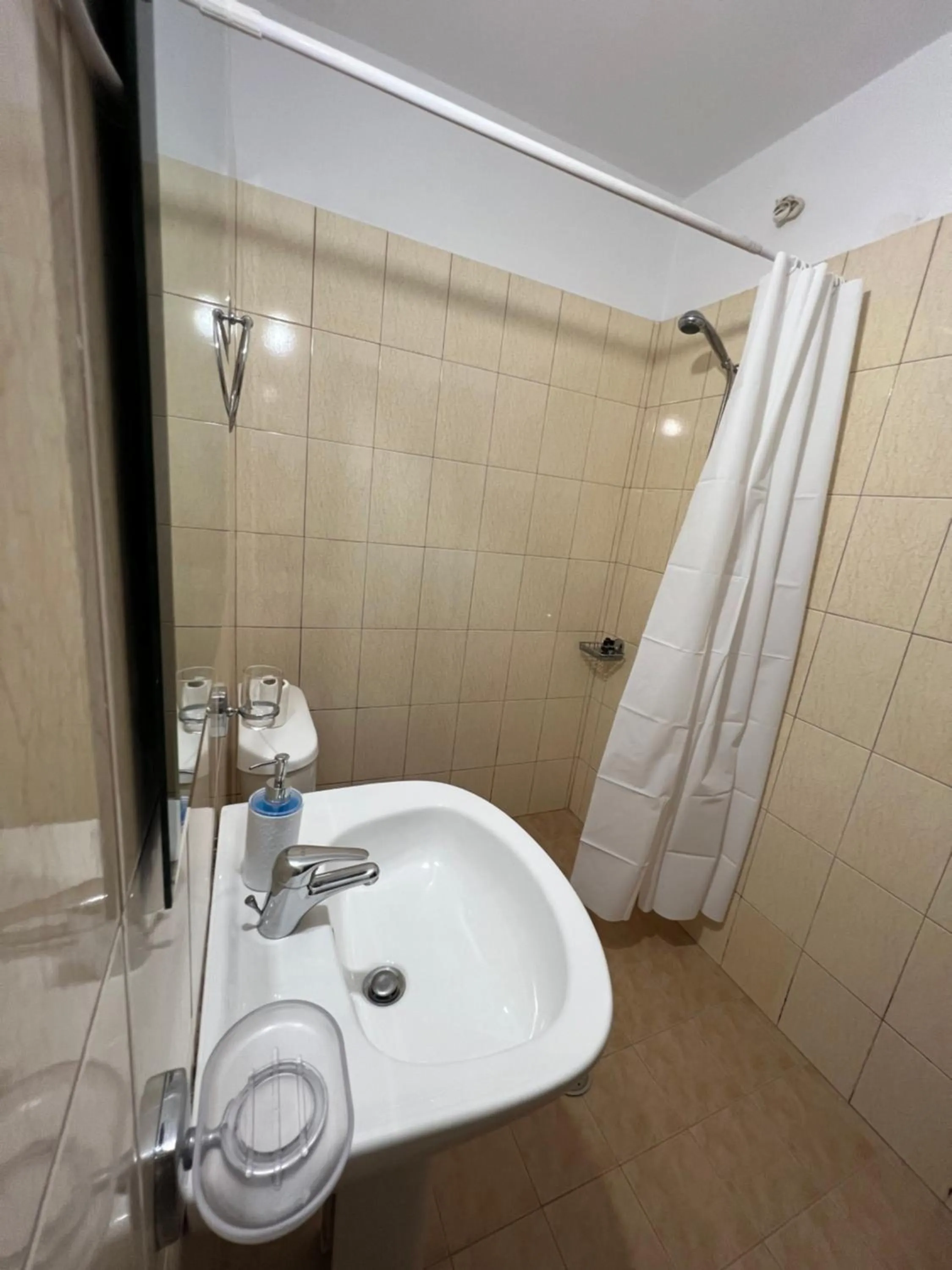 Shower in Hotel Milo Ksamil