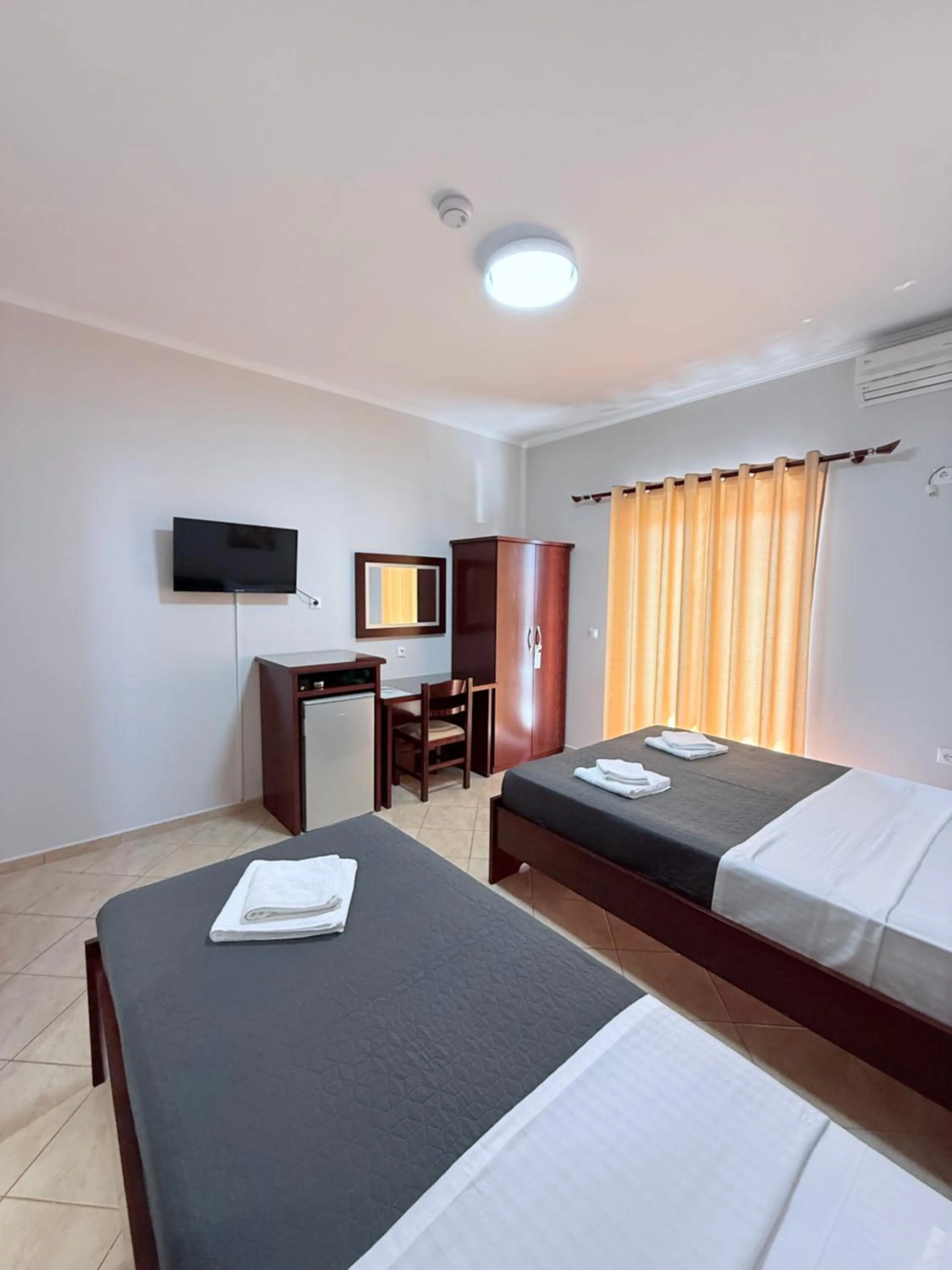 Bed in Hotel Milo Ksamil