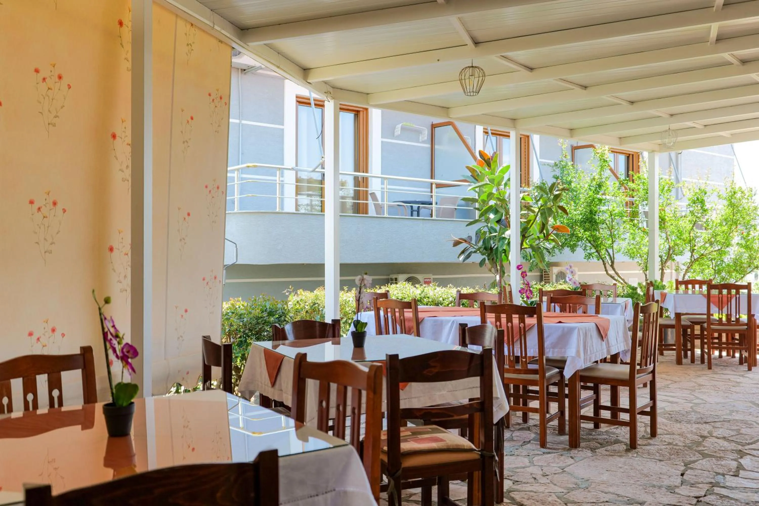 Restaurant/places to eat in Hotel Milo Ksamil