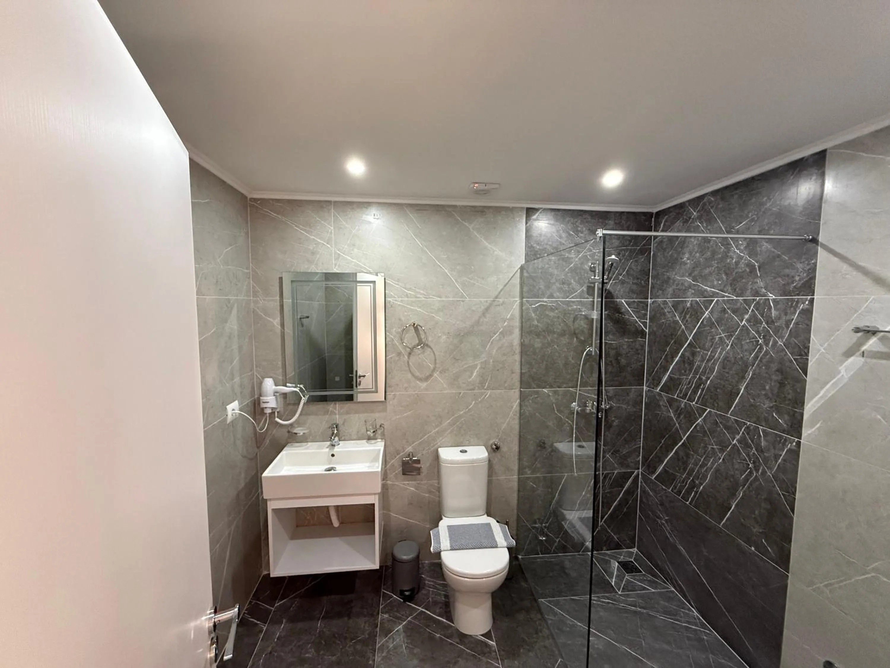 Shower in Hotel Milo Ksamil