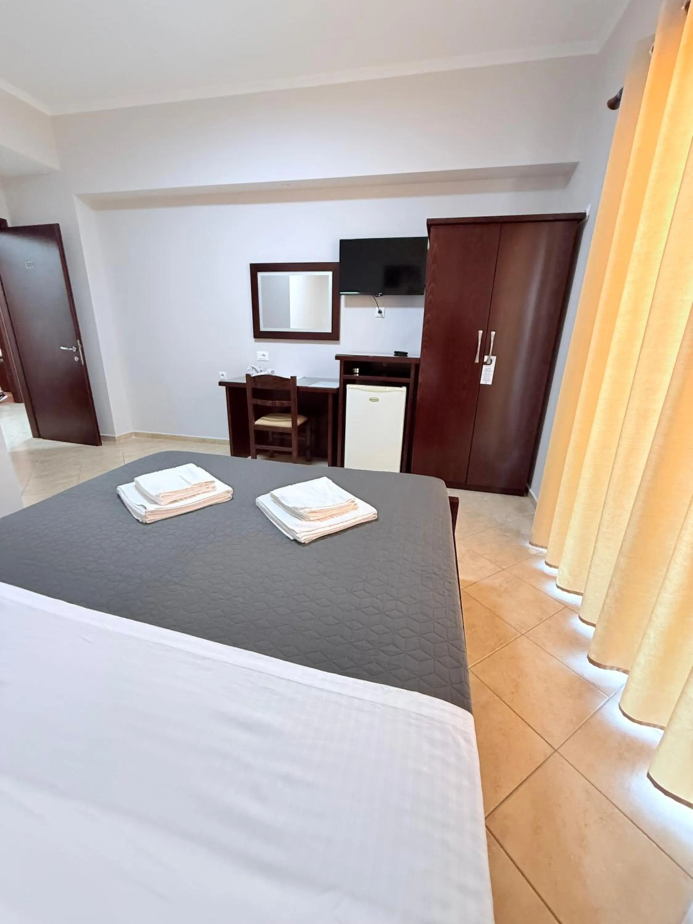 Bed in Hotel Milo Ksamil