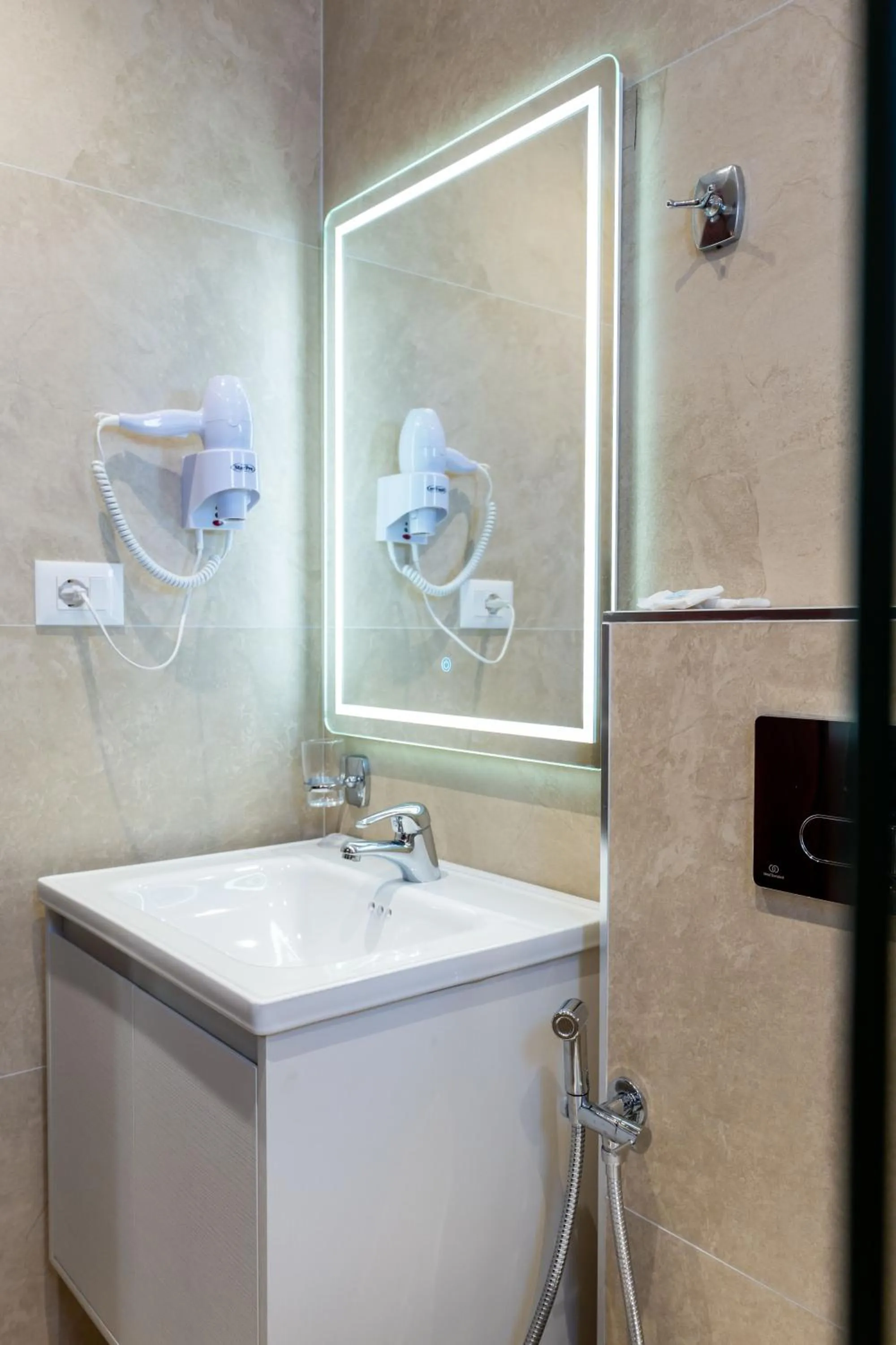 Bathroom in Hotel Milo Ksamil