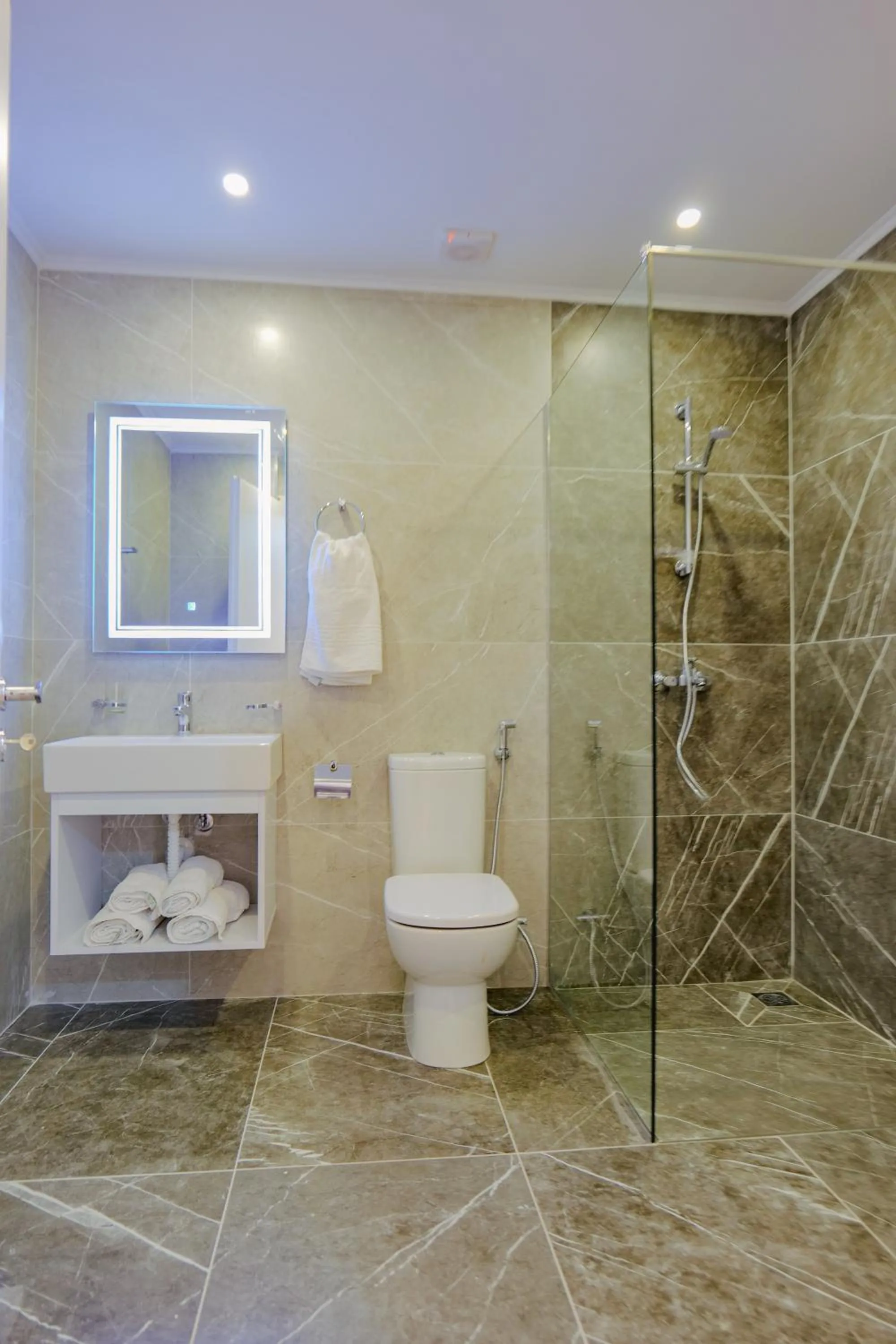 Shower in Hotel Milo Ksamil