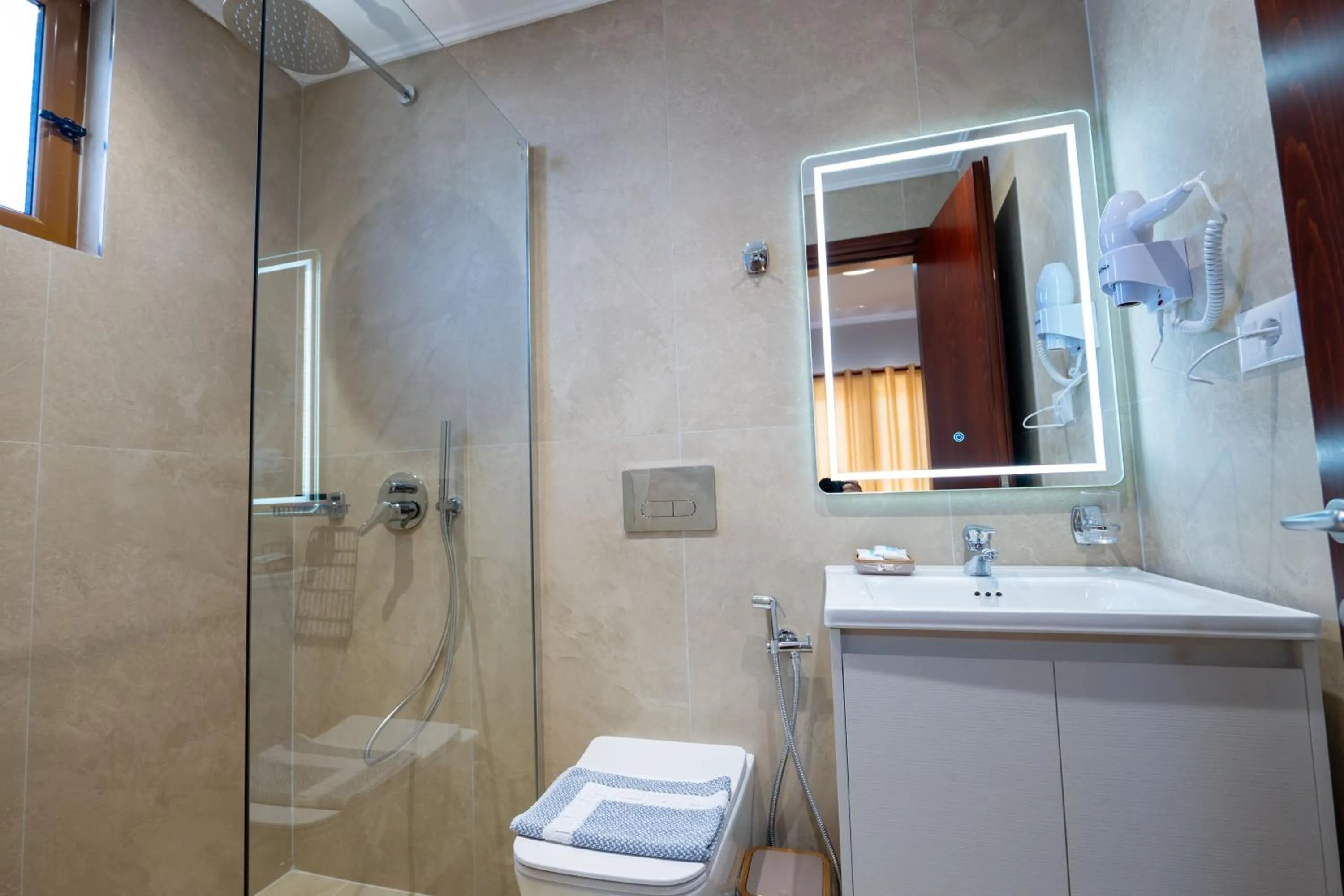 Shower in Hotel Milo Ksamil