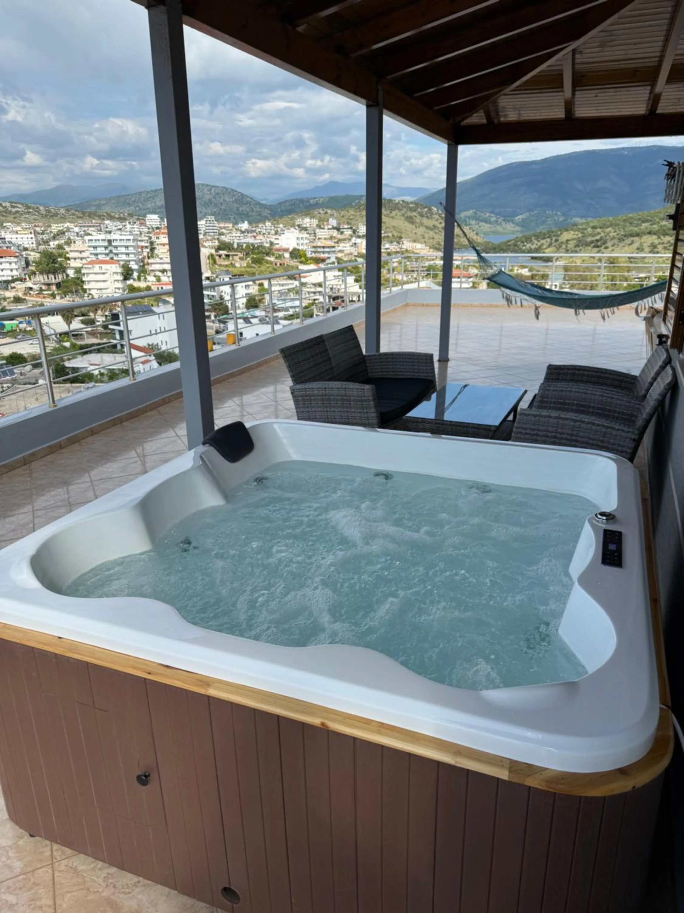 Hot Tub in Hotel Milo Ksamil